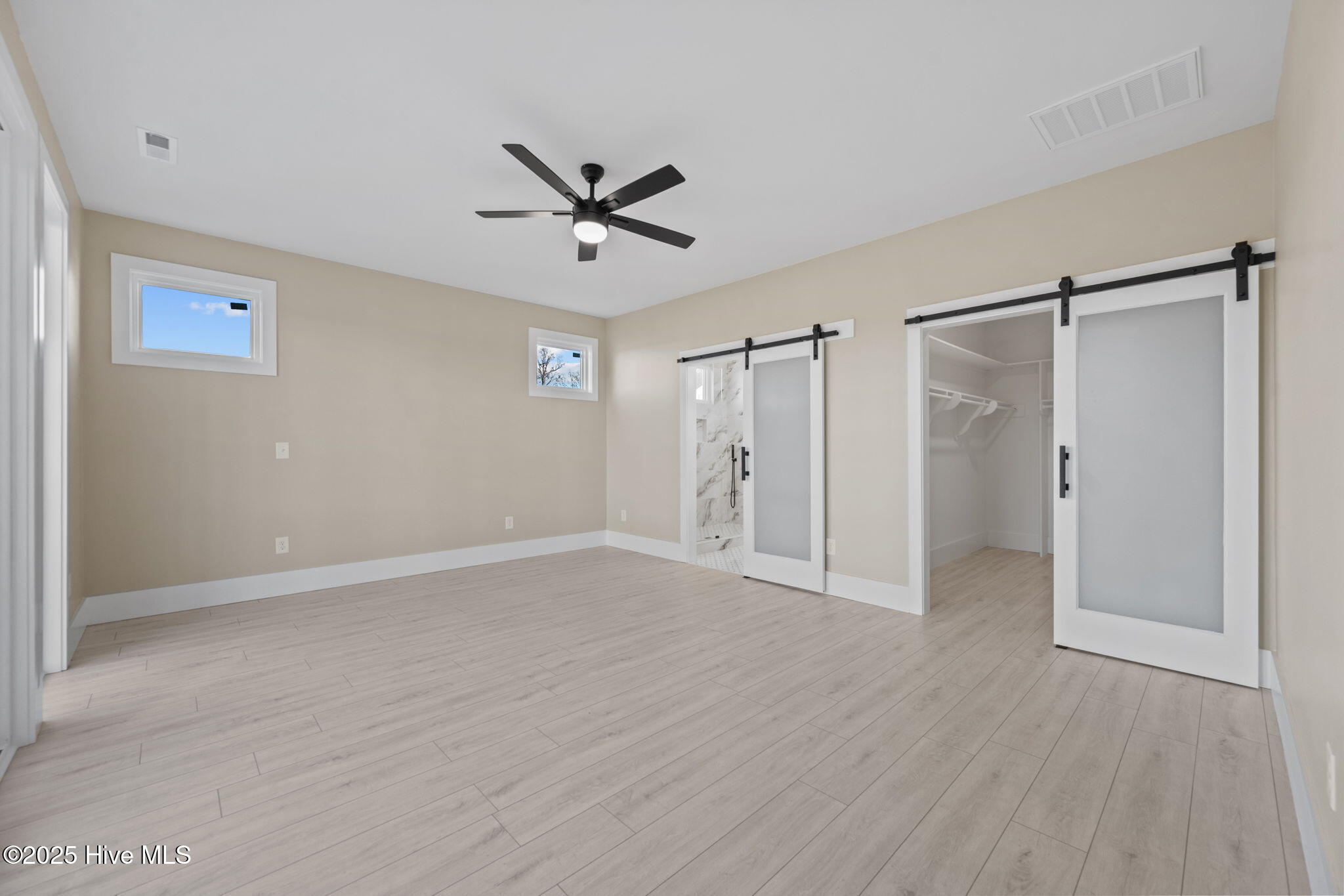 100547090 | Photo 35