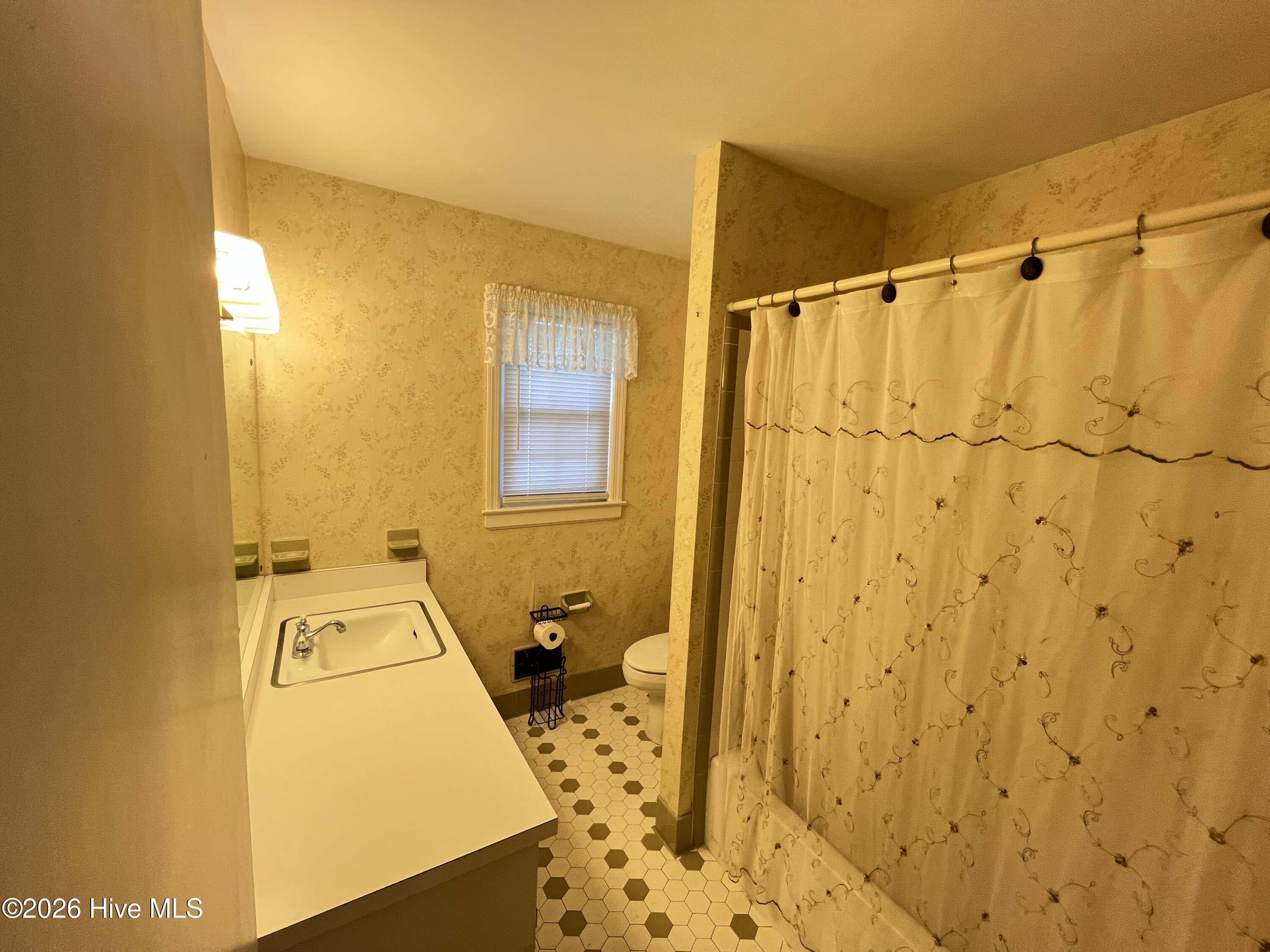 100562608 | Photo 14