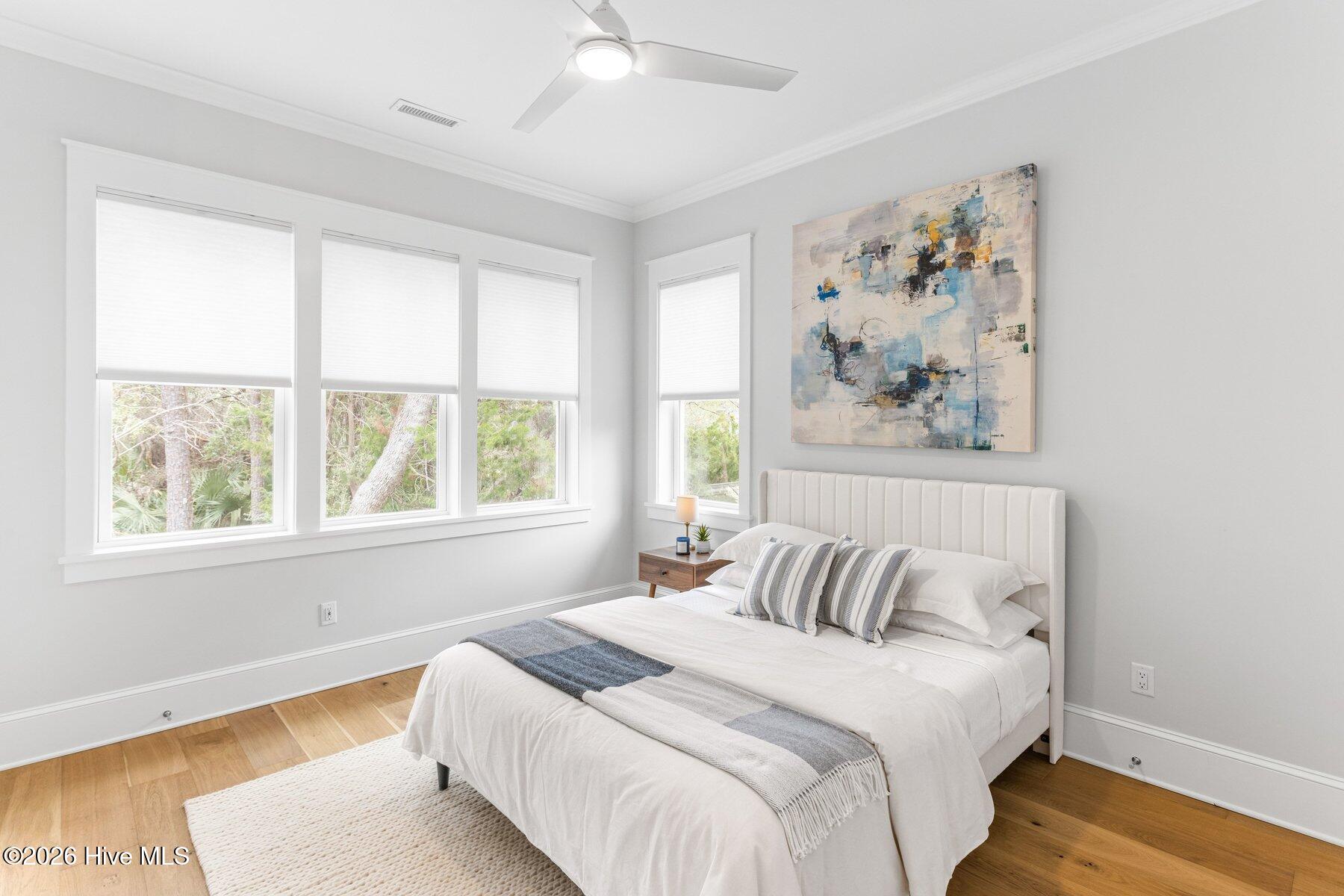 100554015 | Photo 38