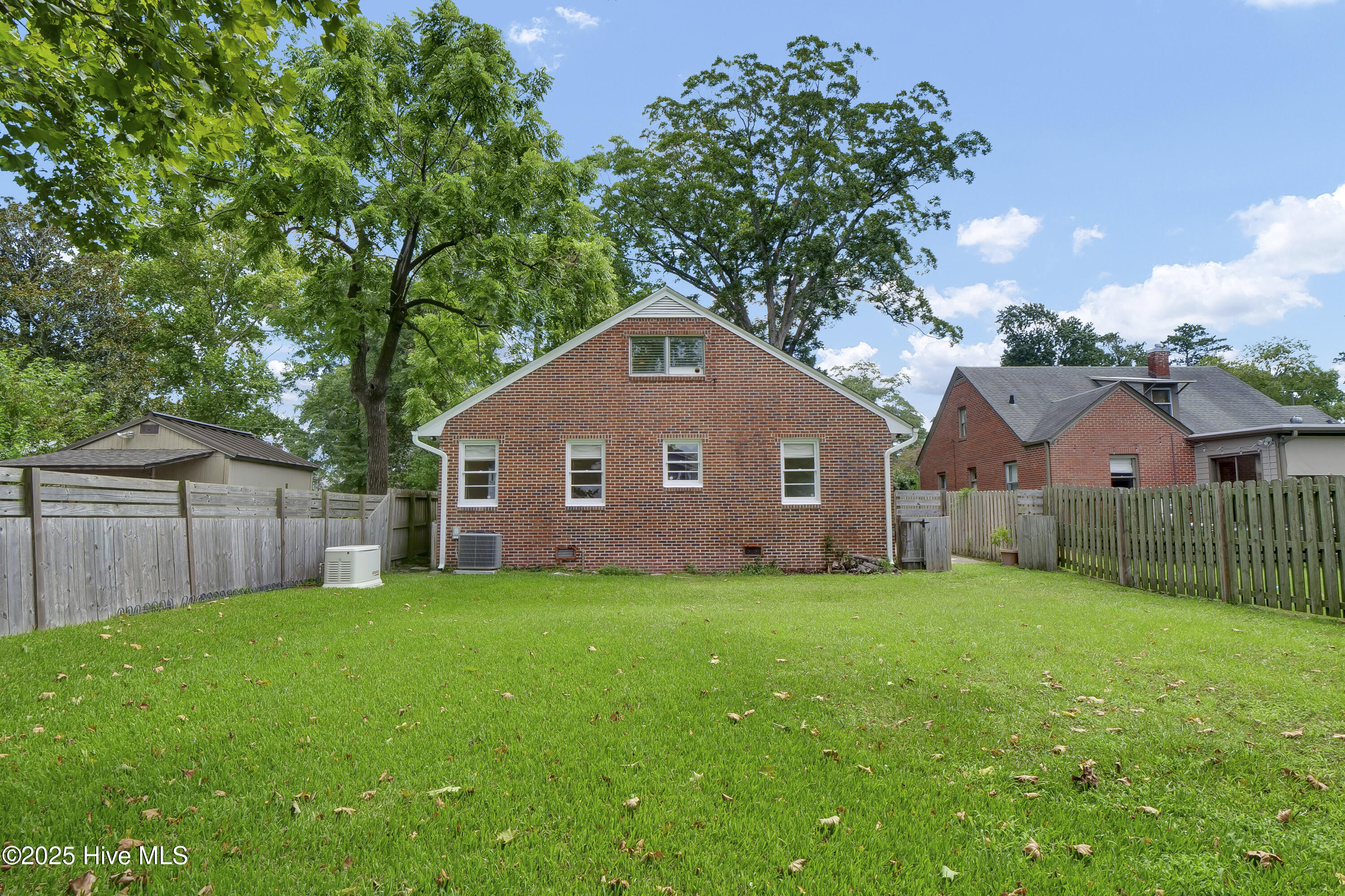 100523883 | Photo 48