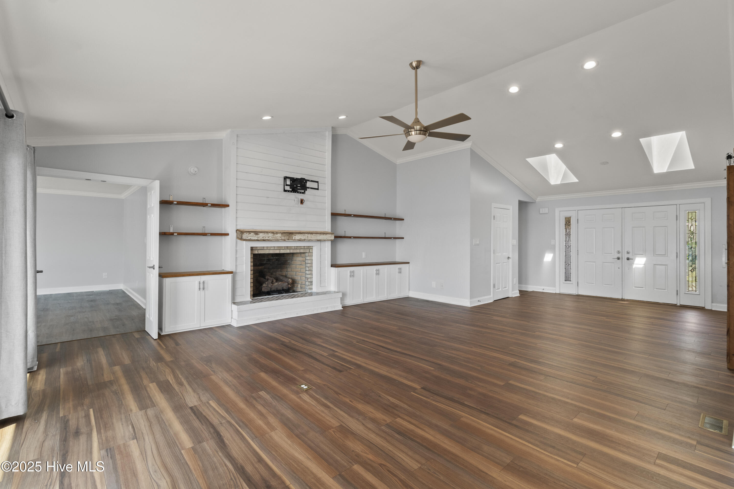 100556358 | Photo 40