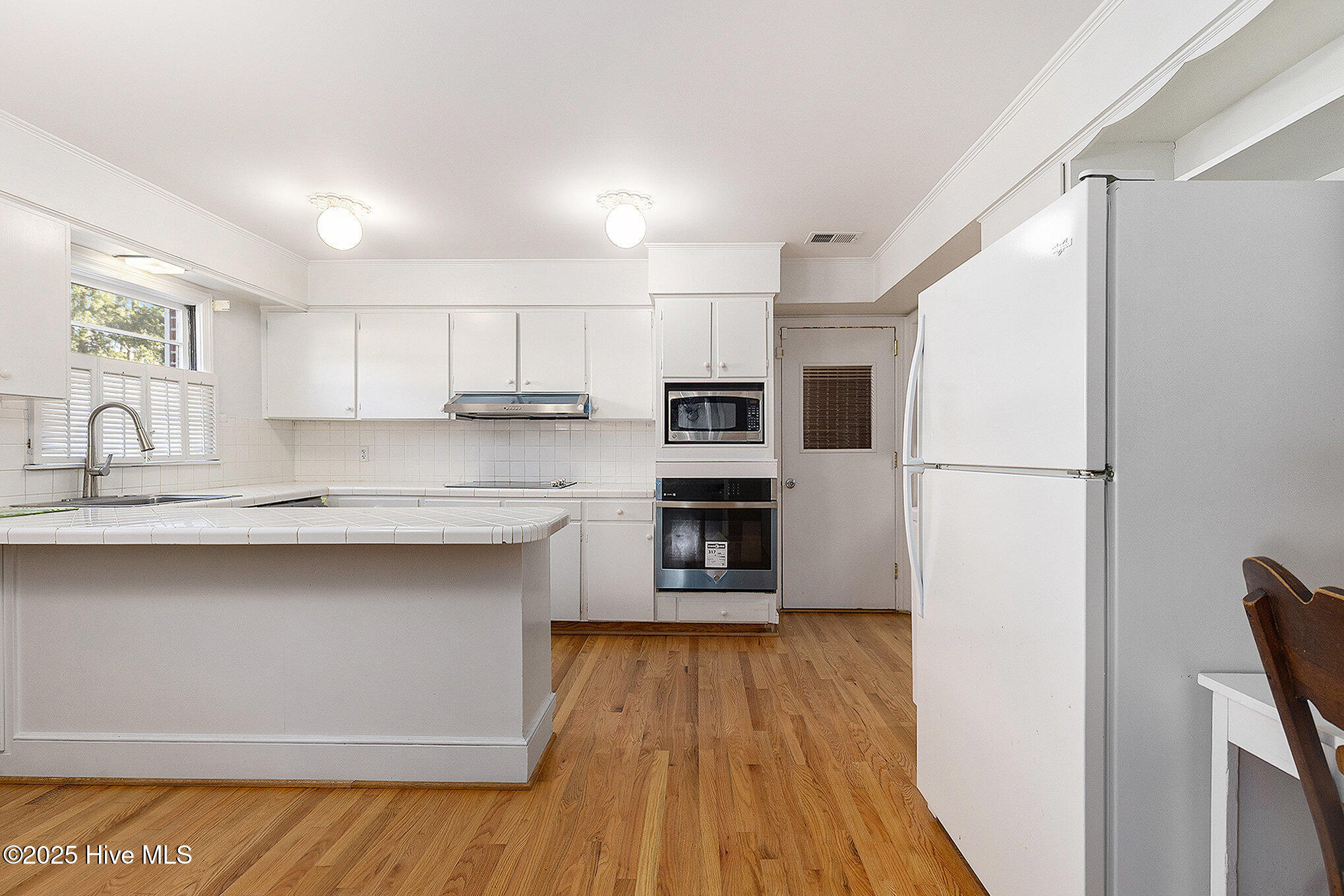 100537209 | Photo 13