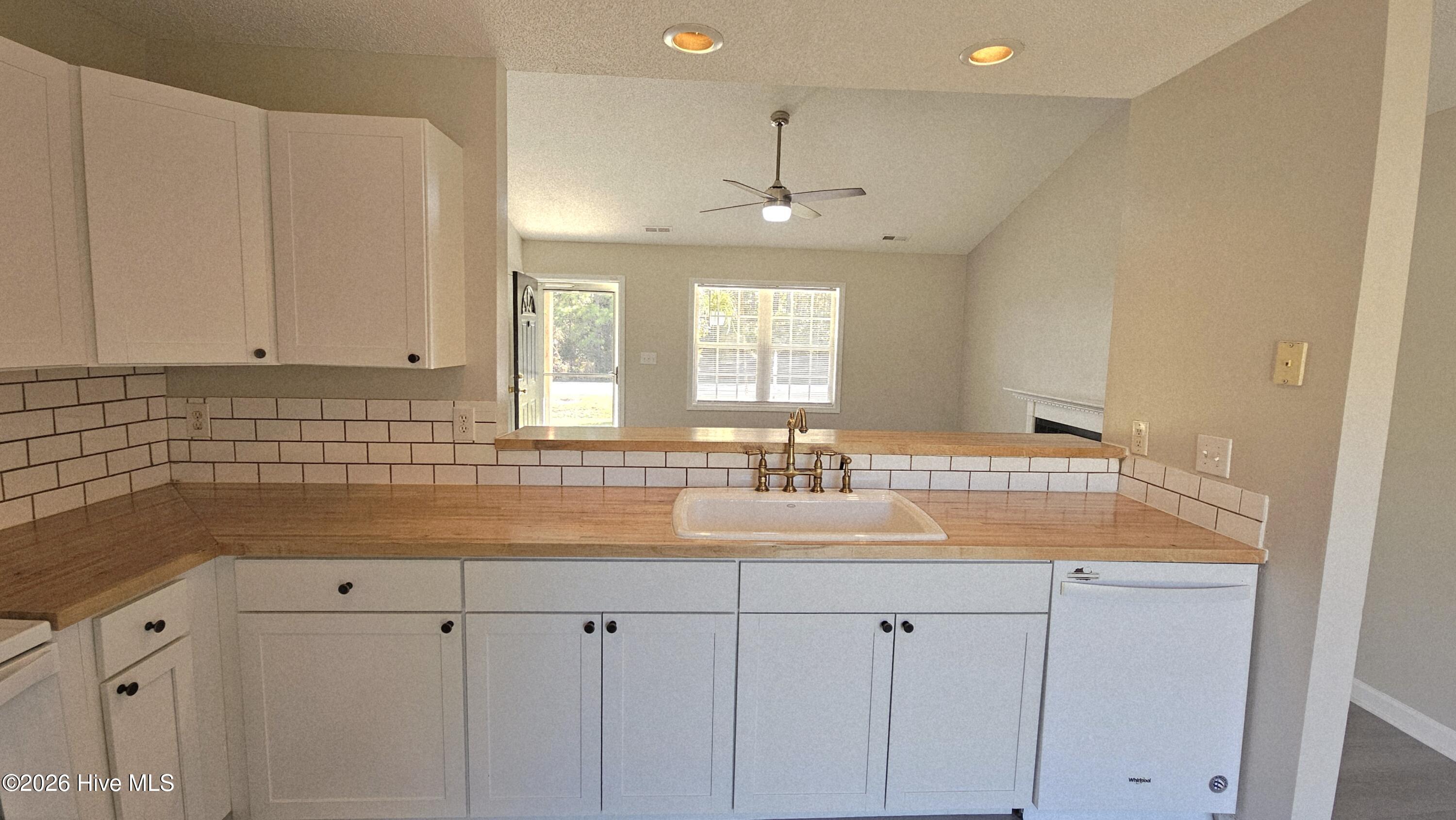 100561443 | Photo 11