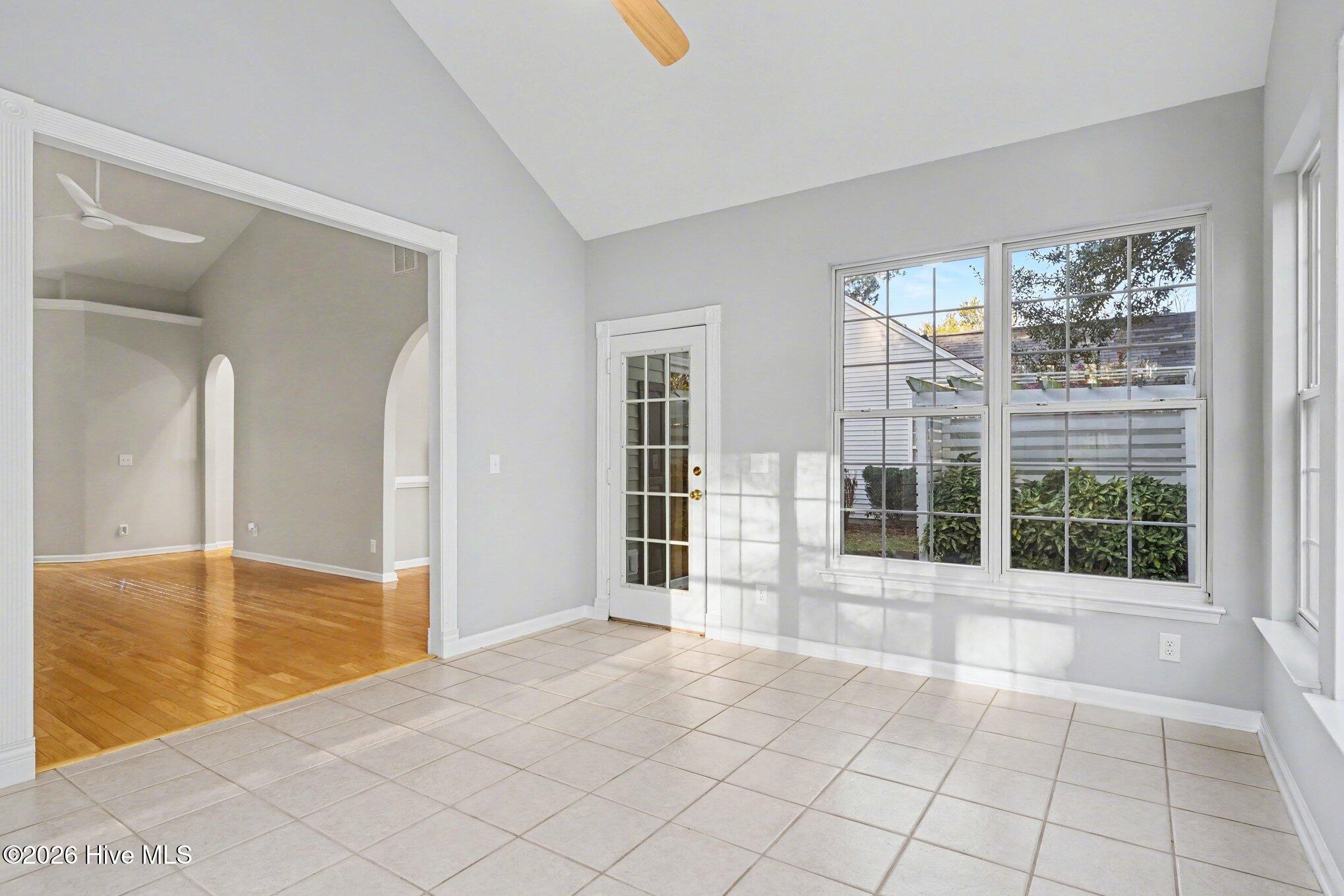 100560869 | Photo 10