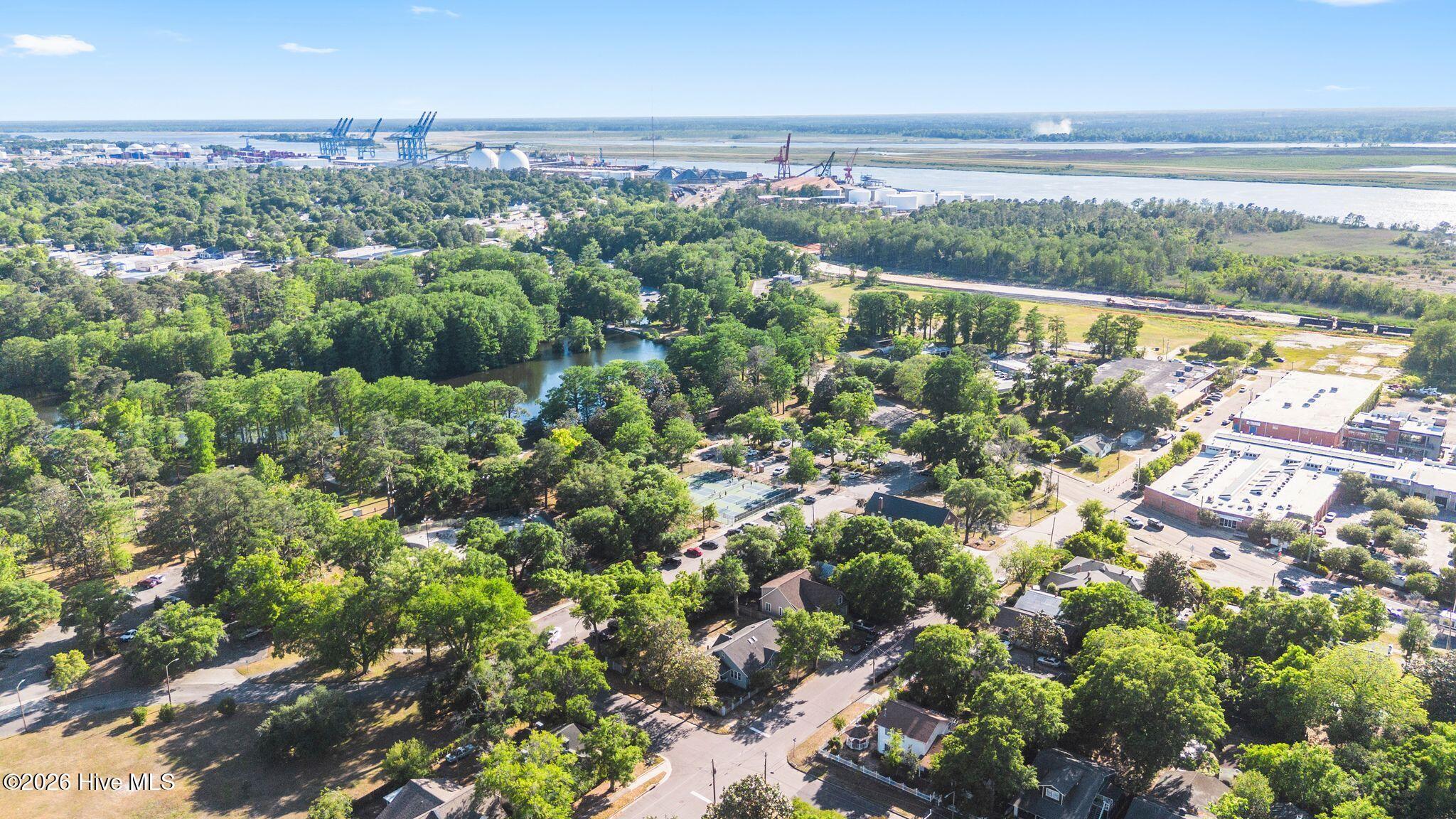 100570327 | Photo 82