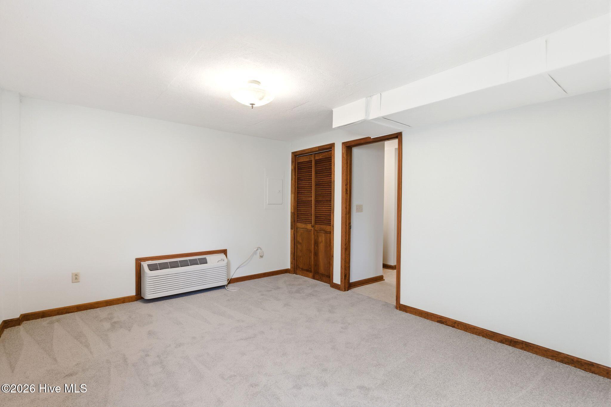 100564018 | Photo 37