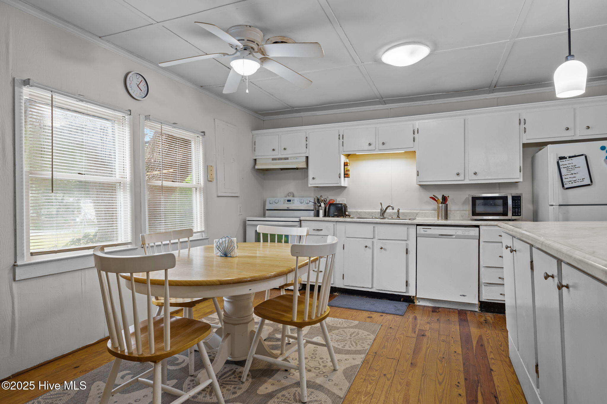 100535776 | Photo 14