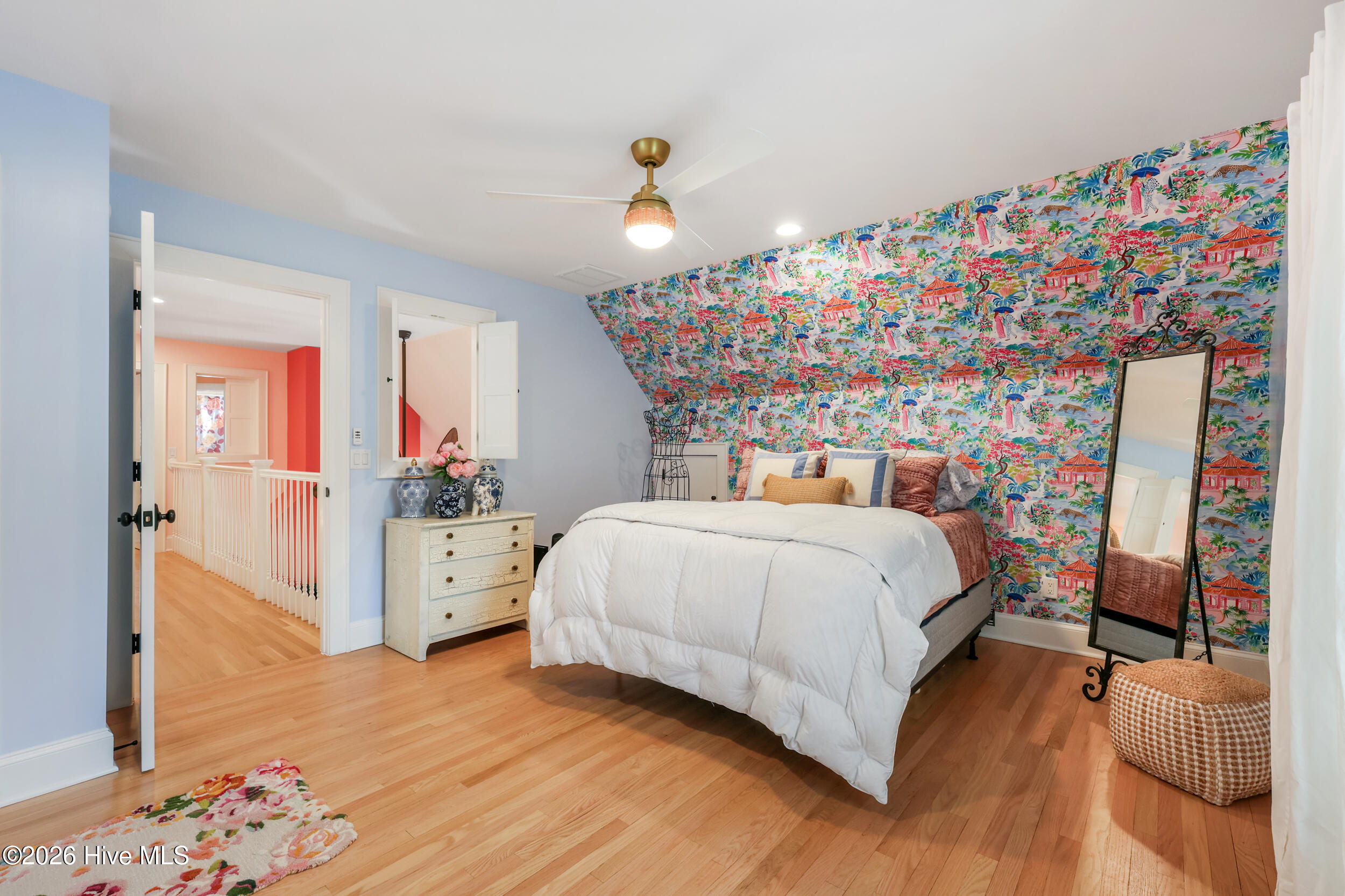 100562808 | Photo 23