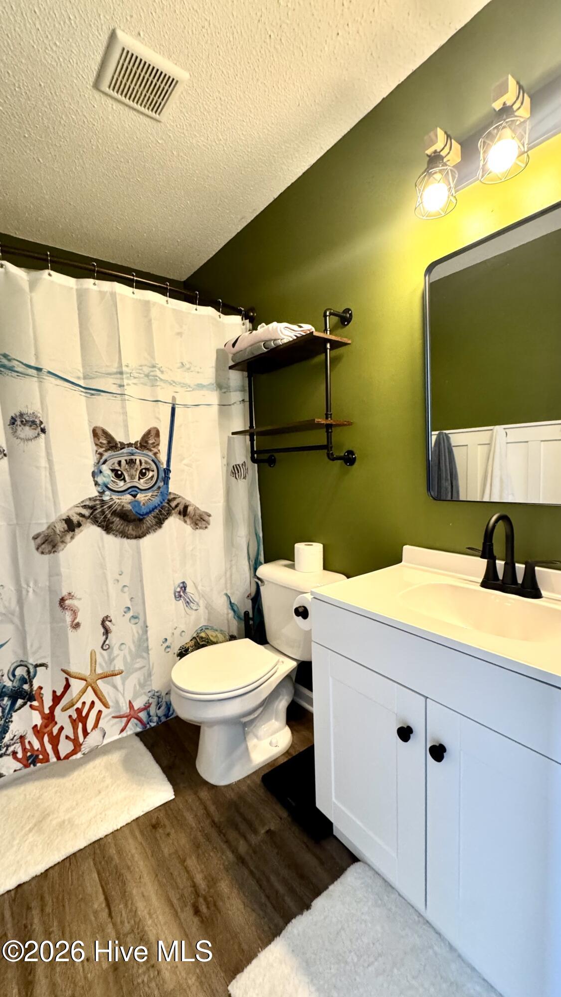 100561588 | Photo 11