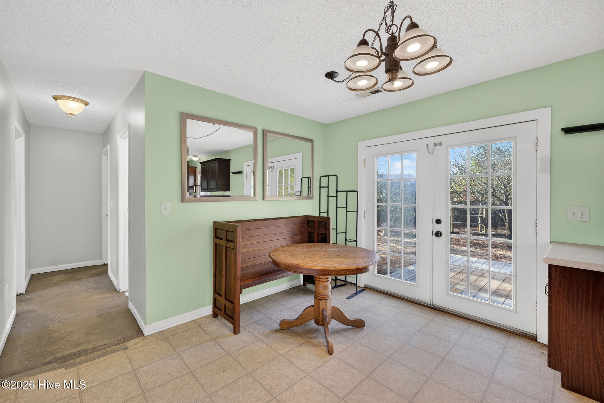 100547847 | Photo 11