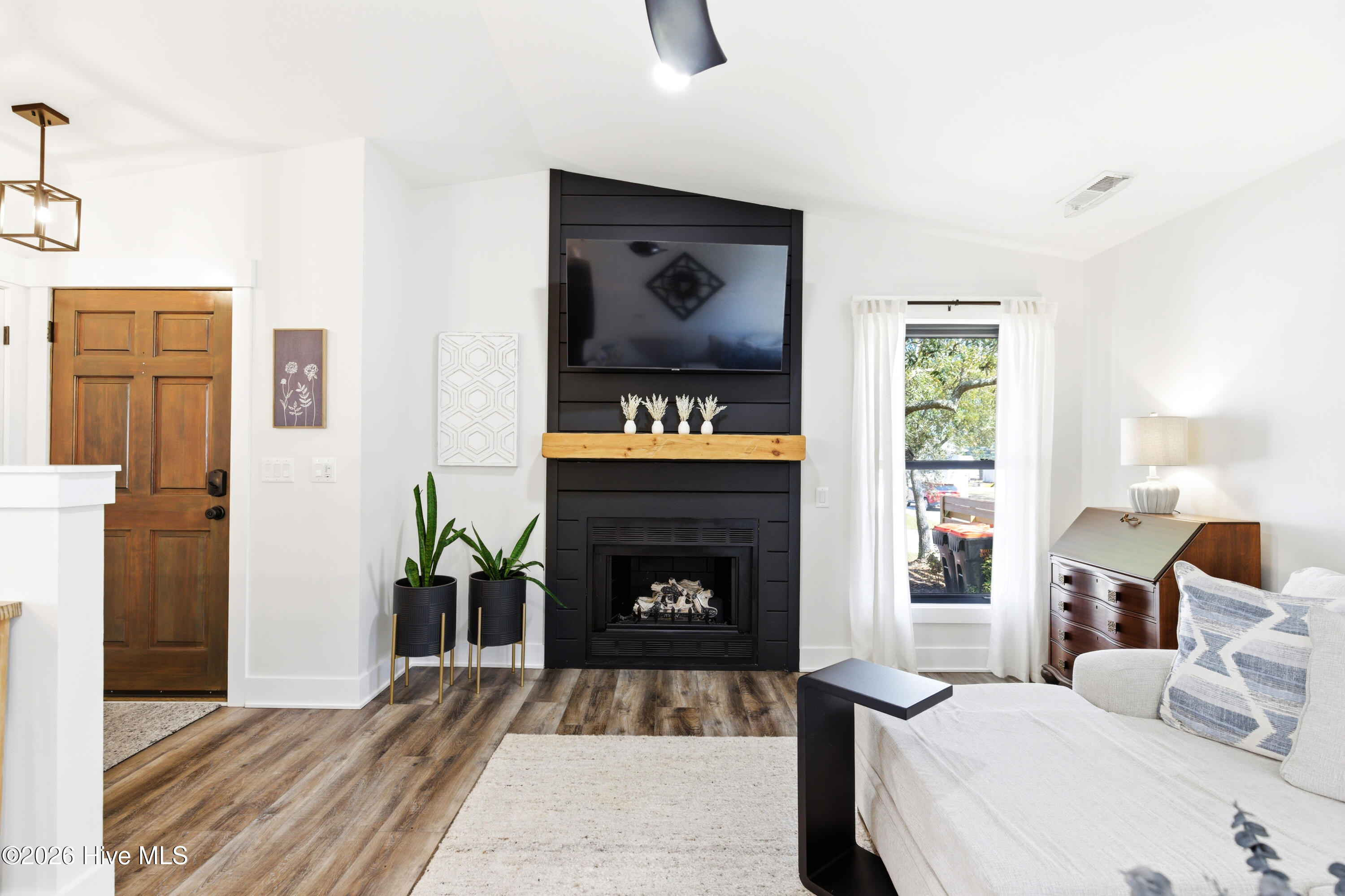 100564276 | Photo 13