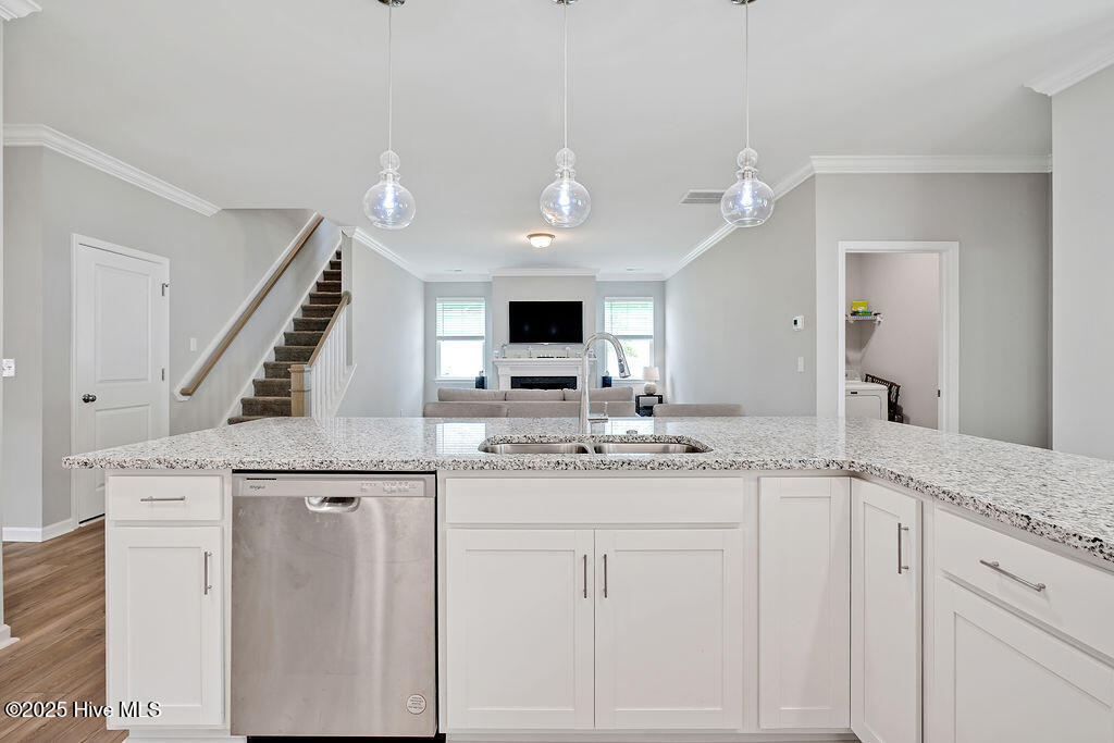 100563599 | Photo 59