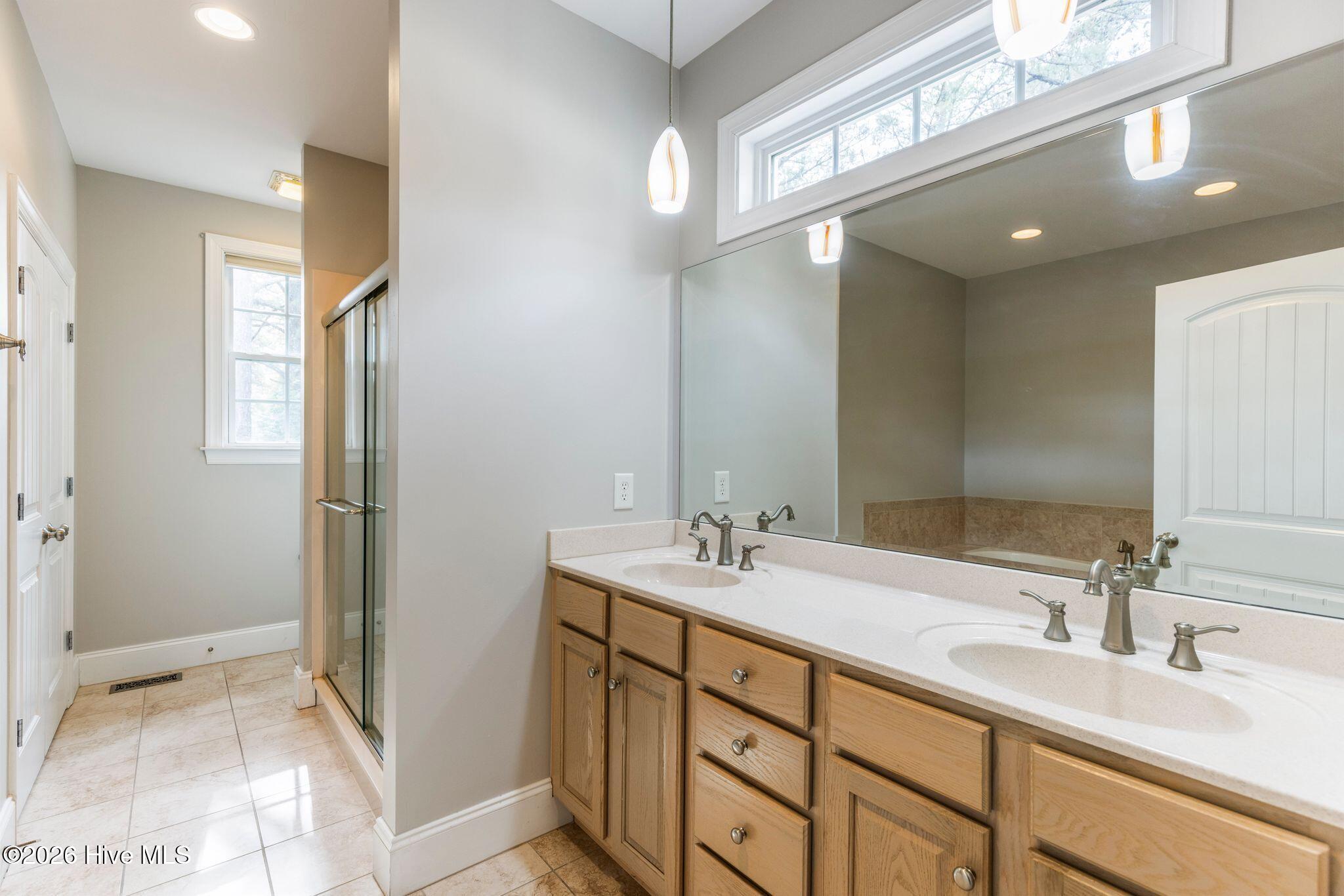 100553307 | Photo 49