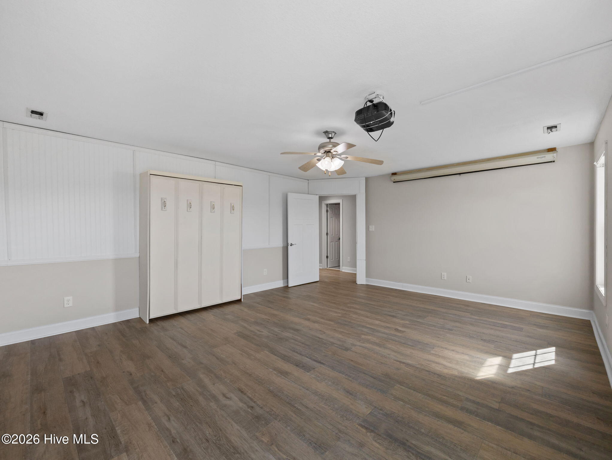 100568078 | Photo 28