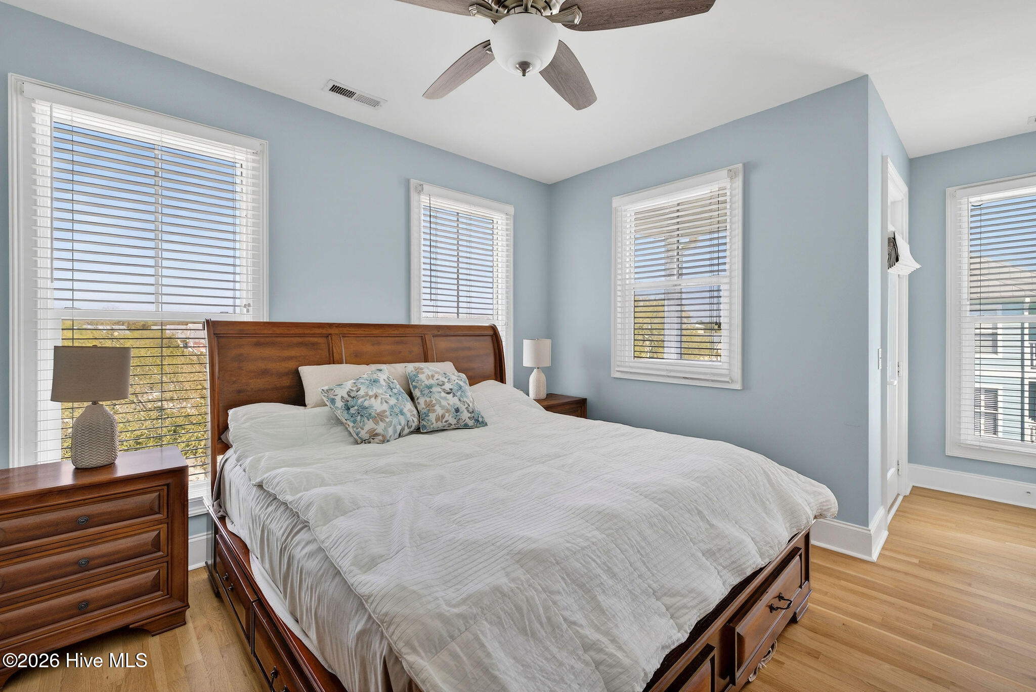 100562225 | Photo 30