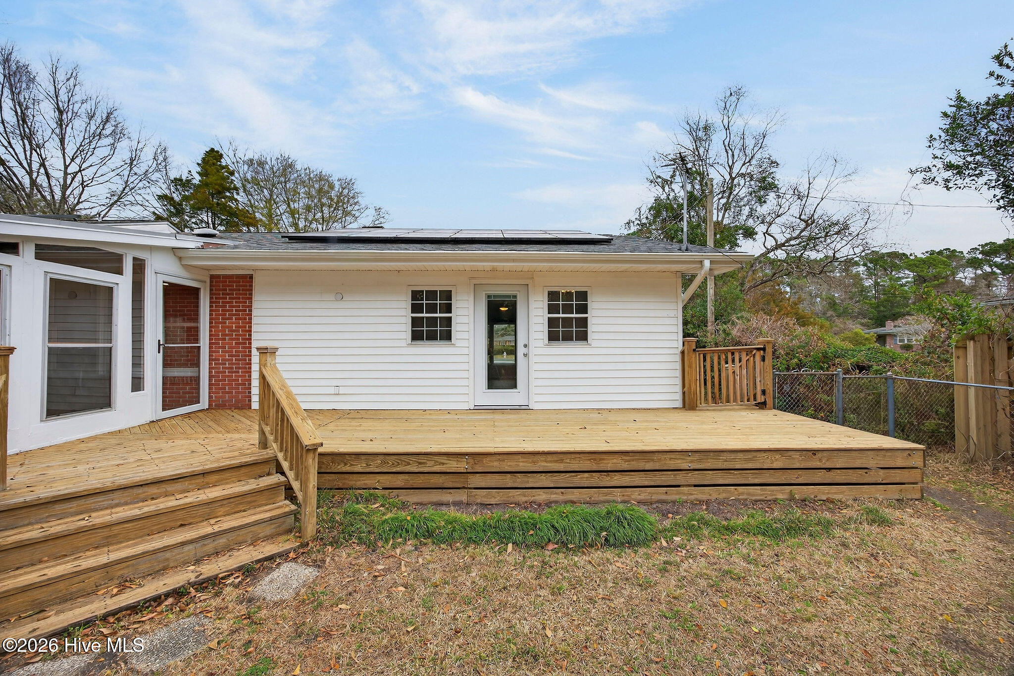 100557140 | Photo 43