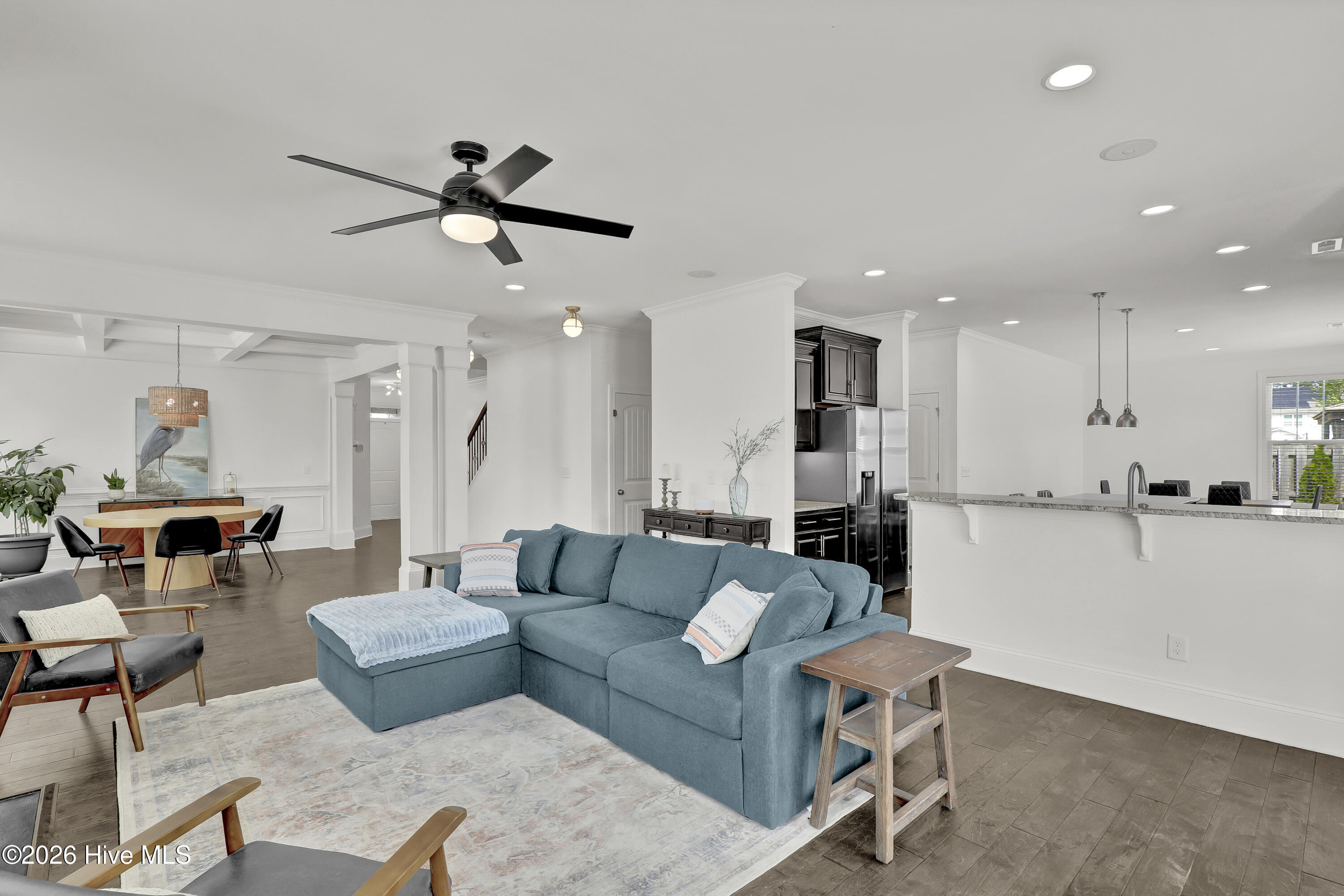 100569248 | Photo 11