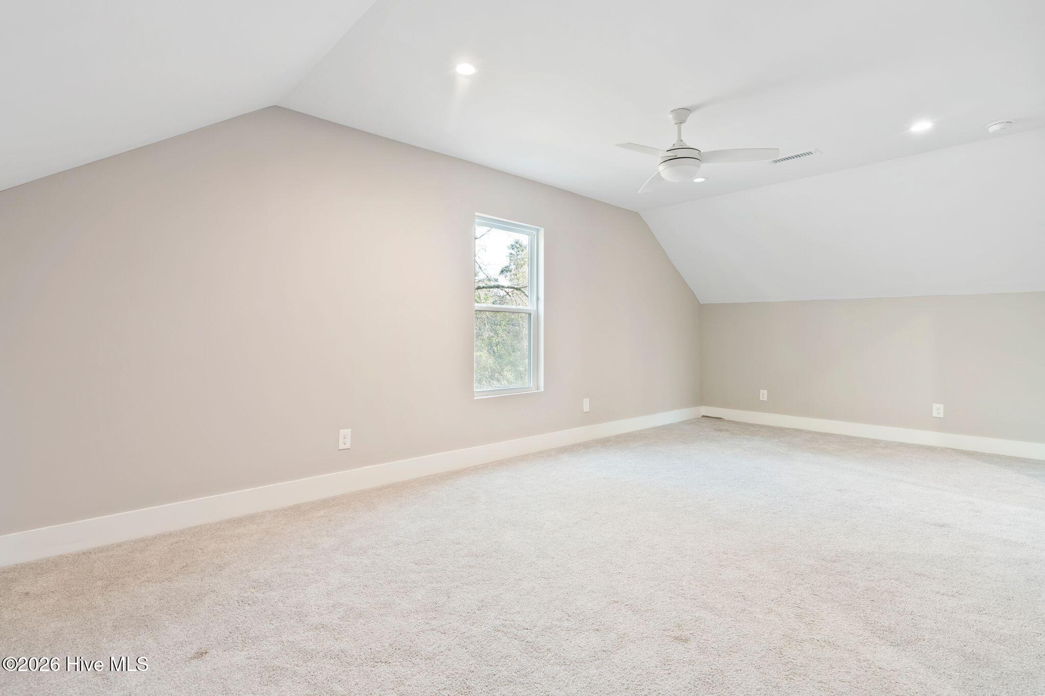 100554354 | Photo 40