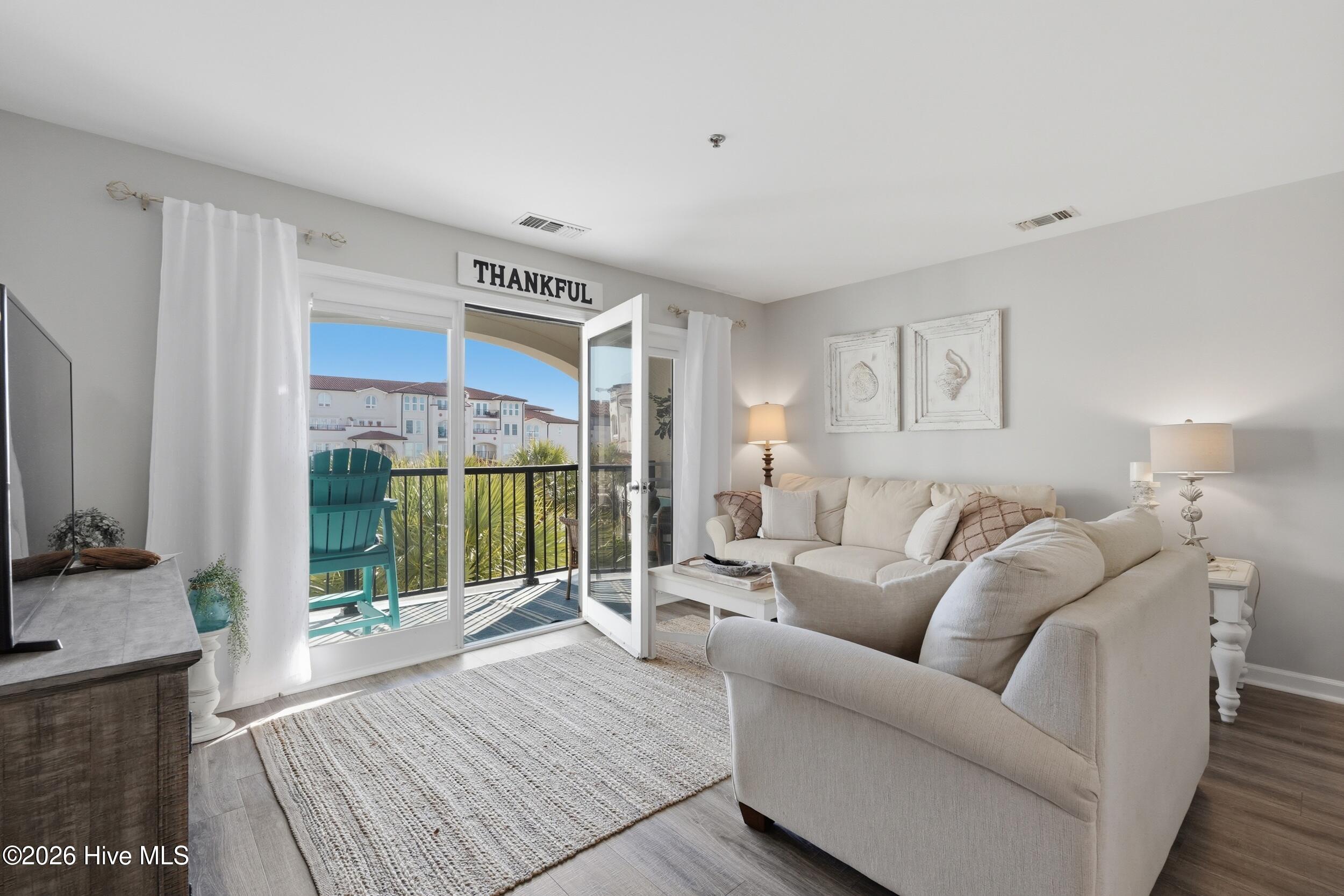 100560519 | Photo 32