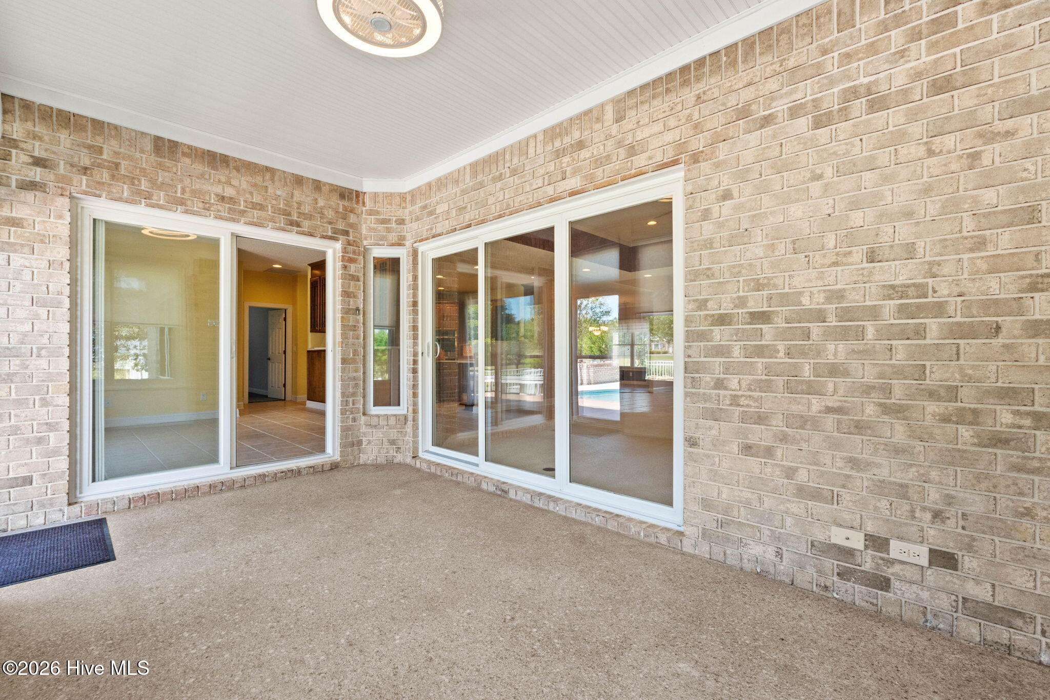 100567537 | Photo 37