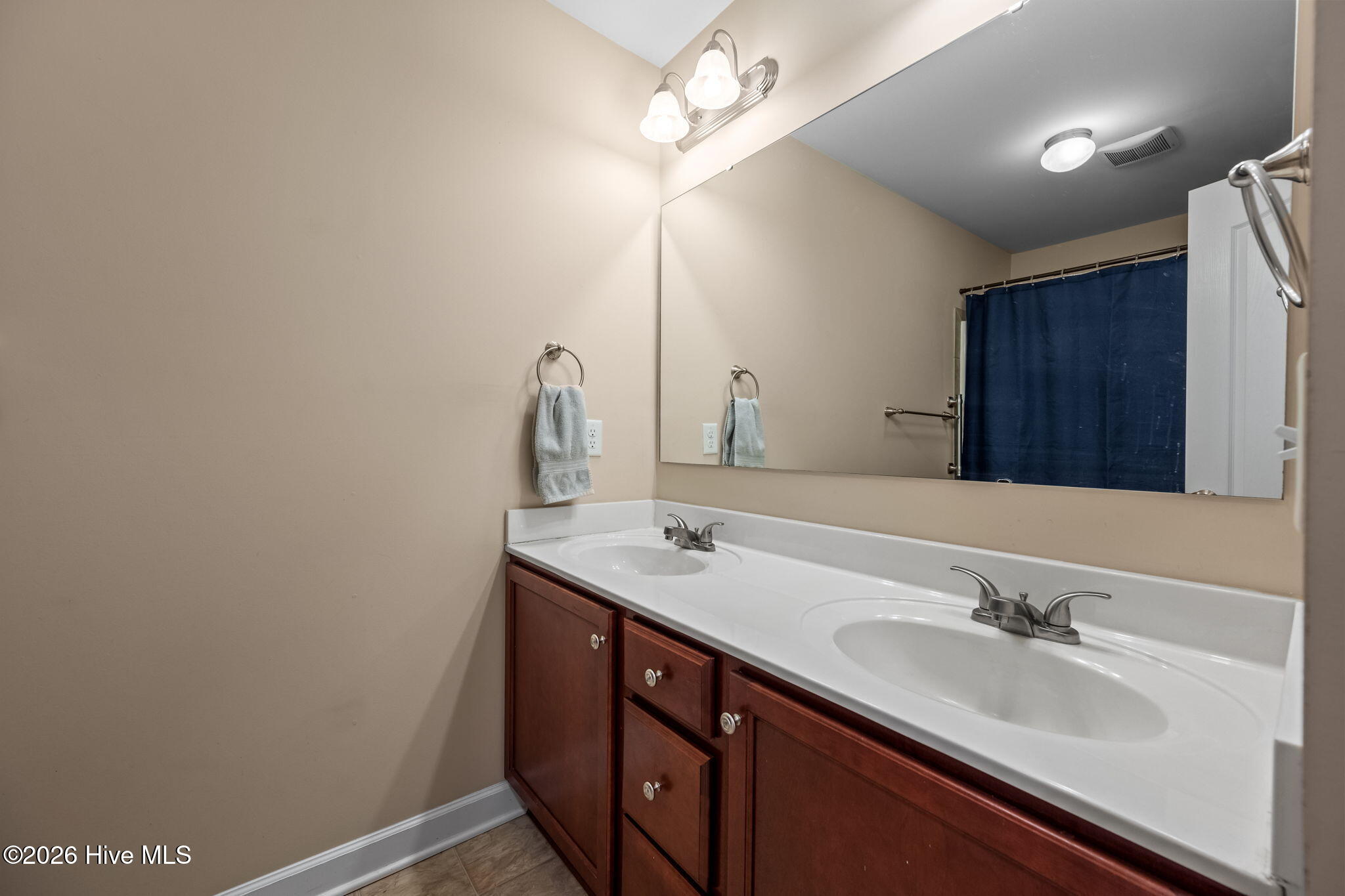 100552889 | Photo 25