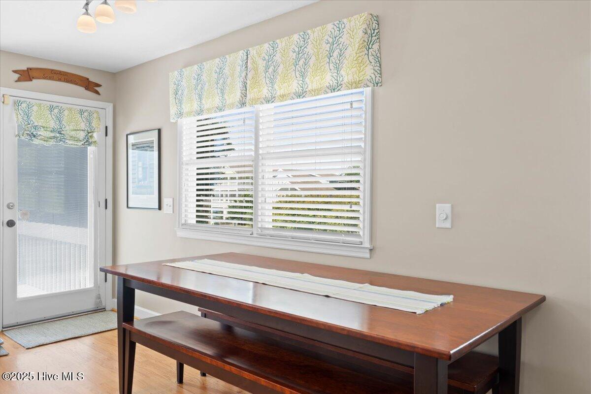 100548122 | Photo 15