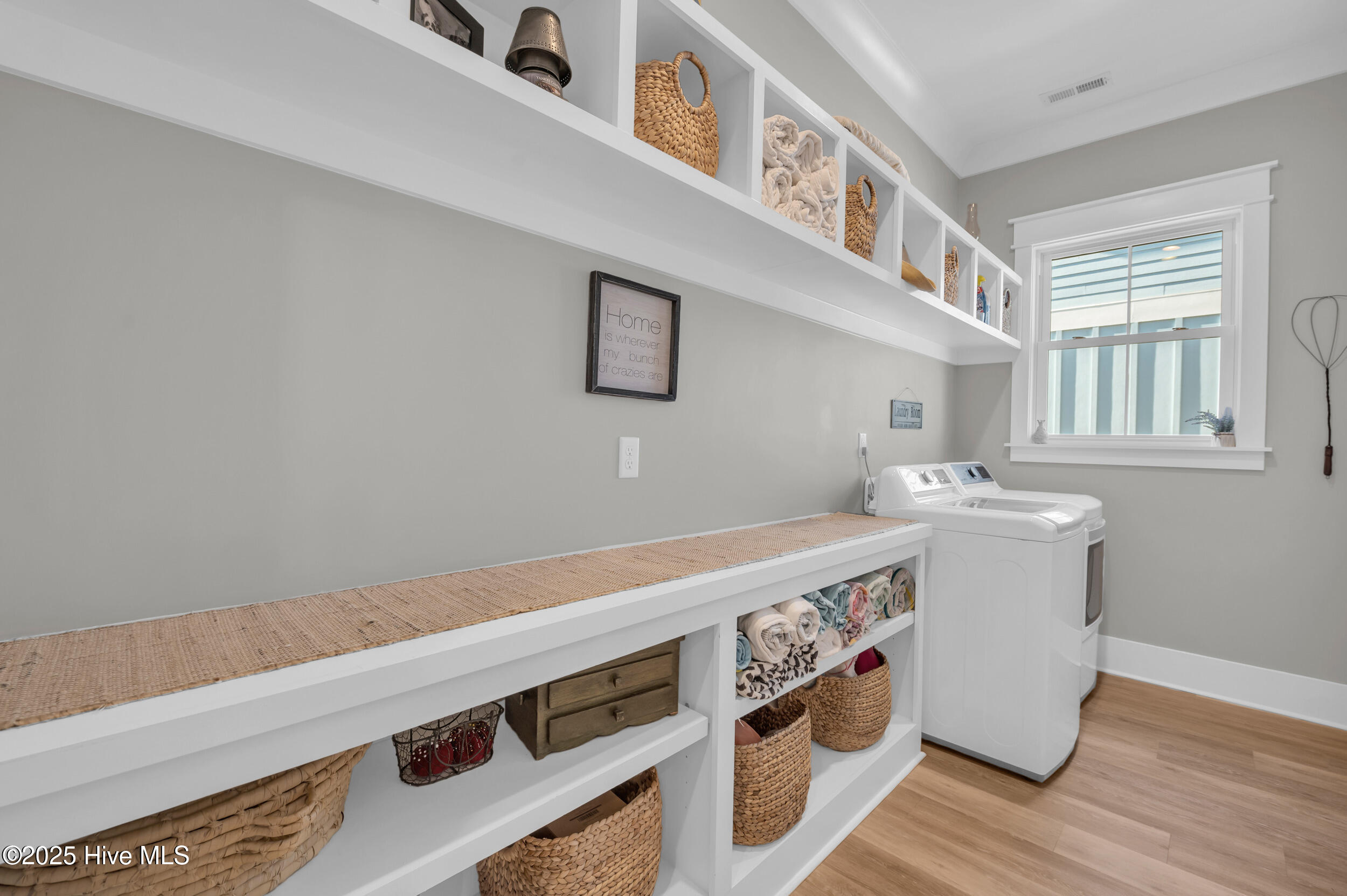 100543268 | Photo 32