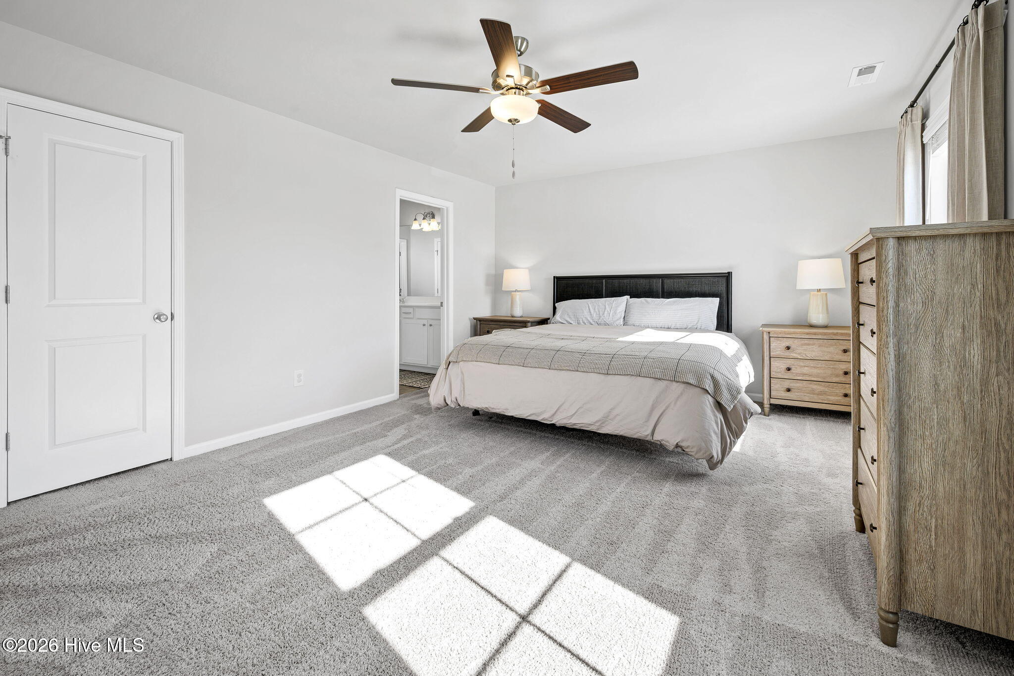 100552838 | Photo 16