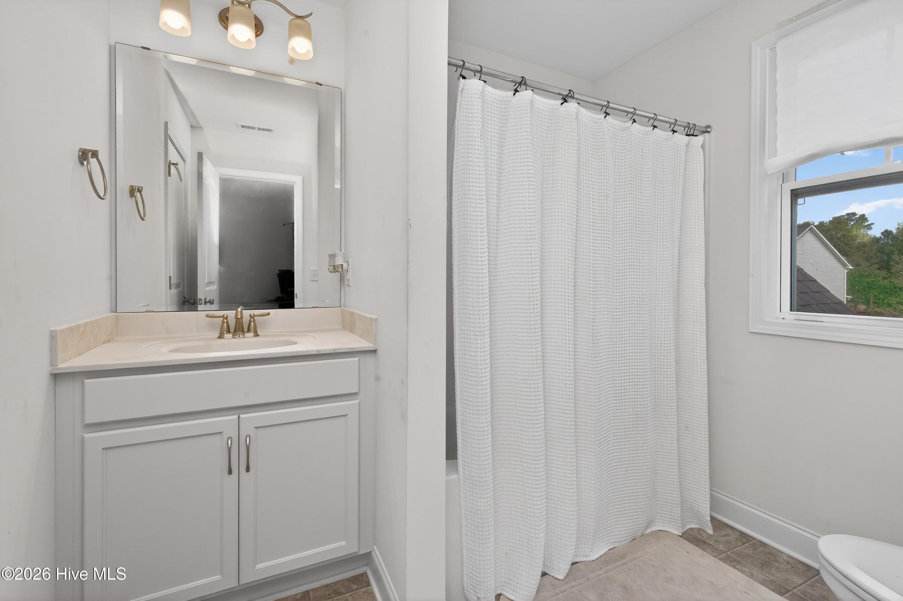 100565414 | Photo 30