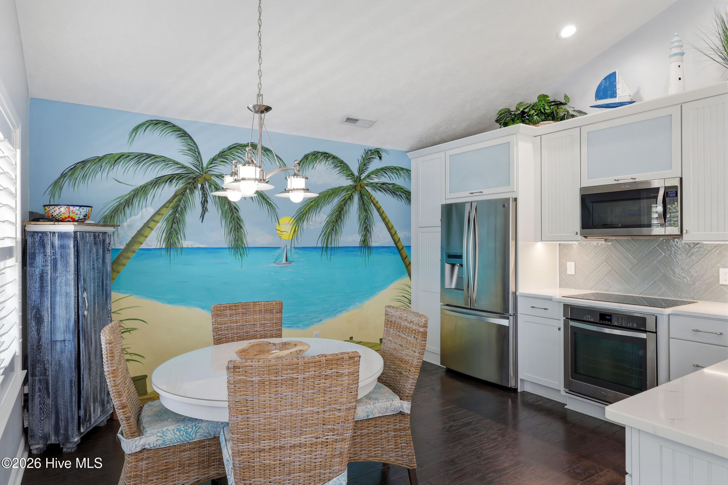 100567989 | Photo 21