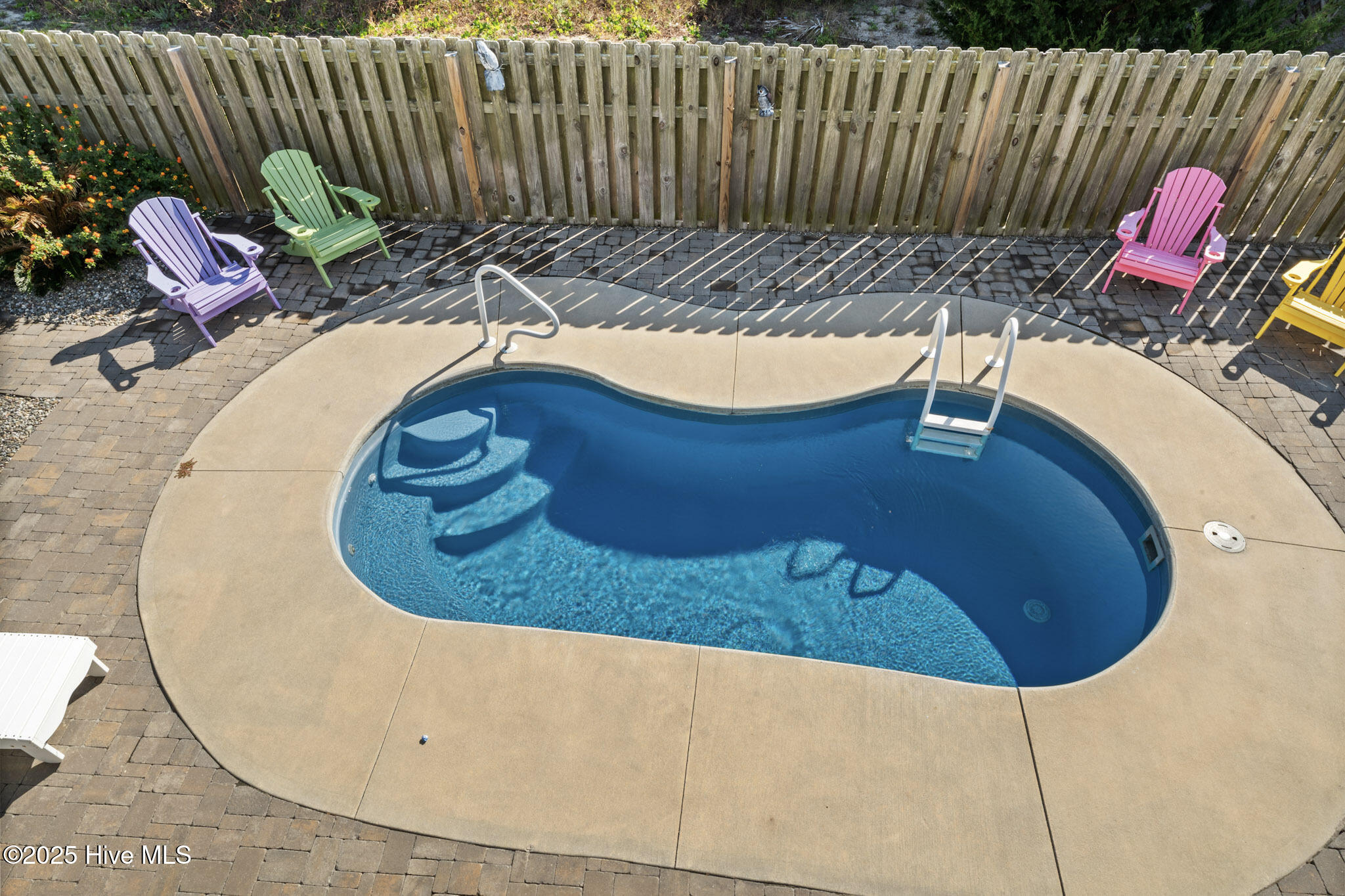 100541002 | Photo 24