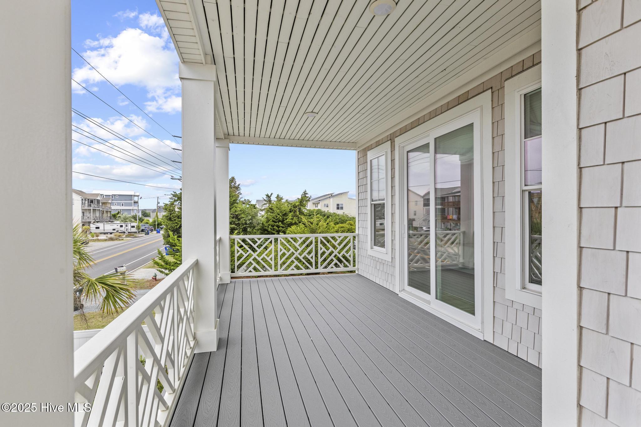 100565849 | Photo 11