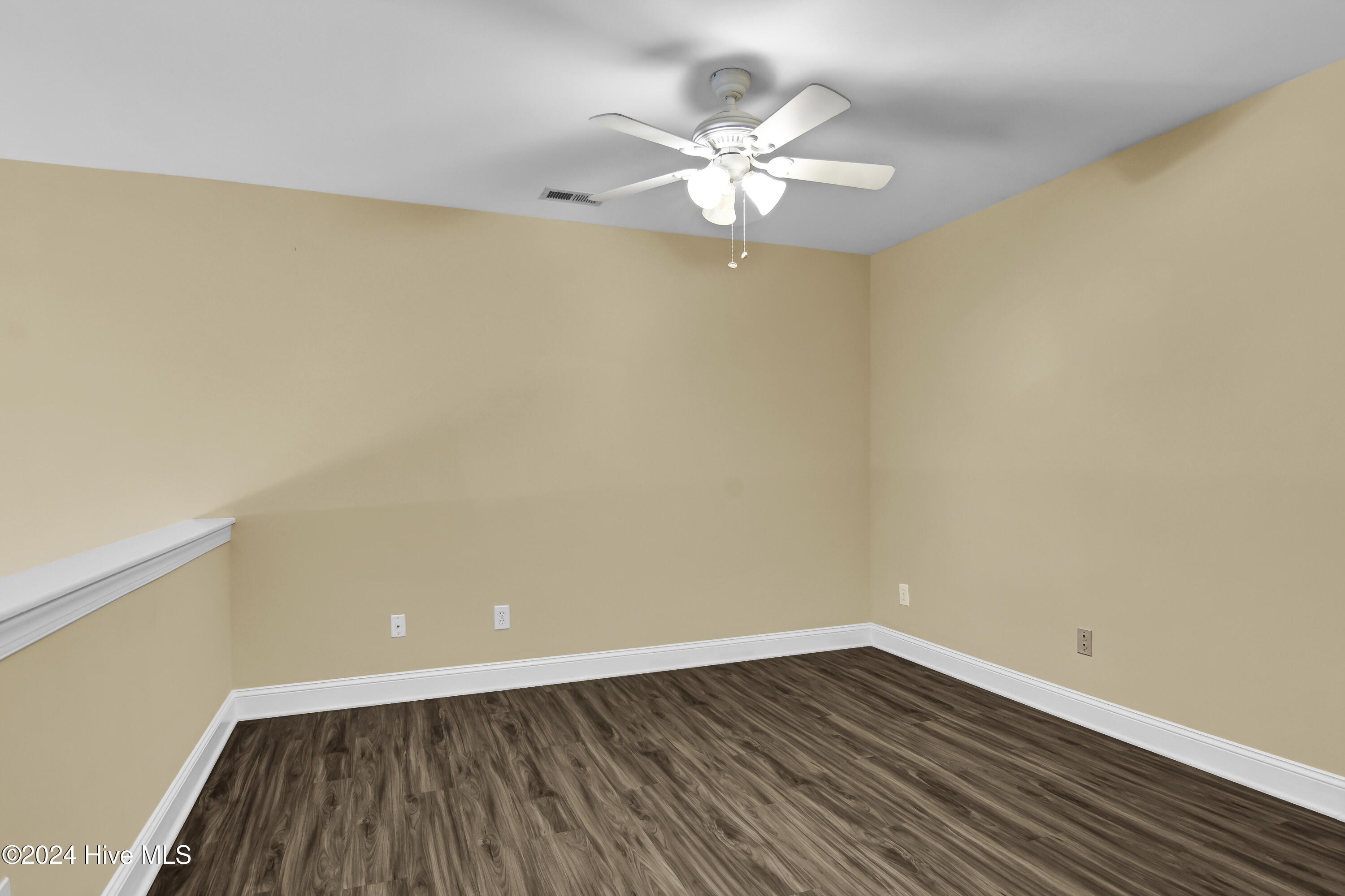 100558225 | Photo 19