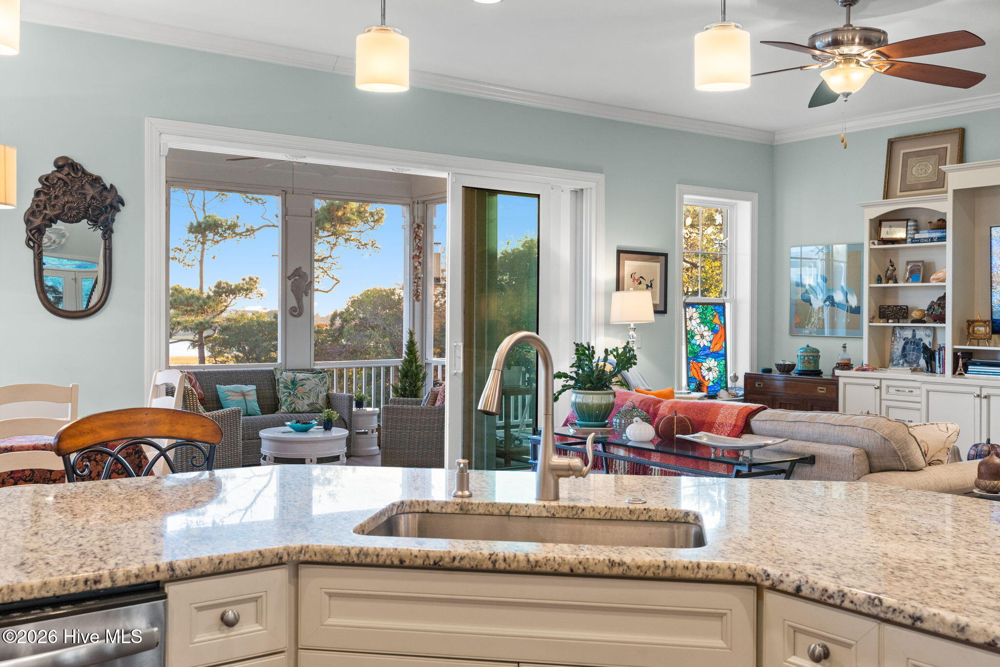 100549947 | Photo 22