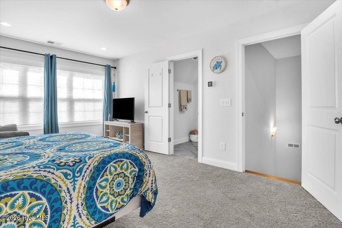 100556210 | Photo 45