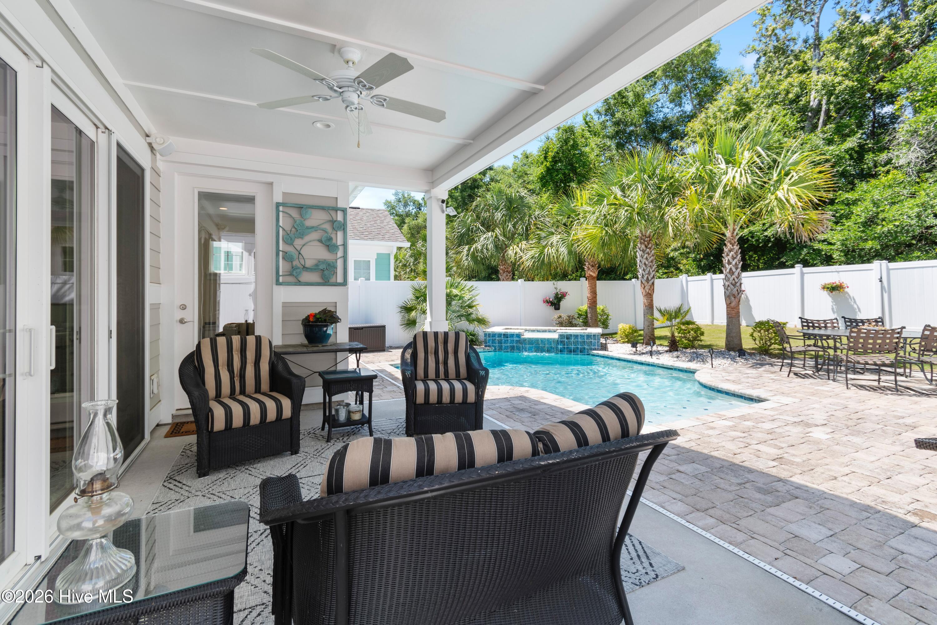 100561295 | Photo 35