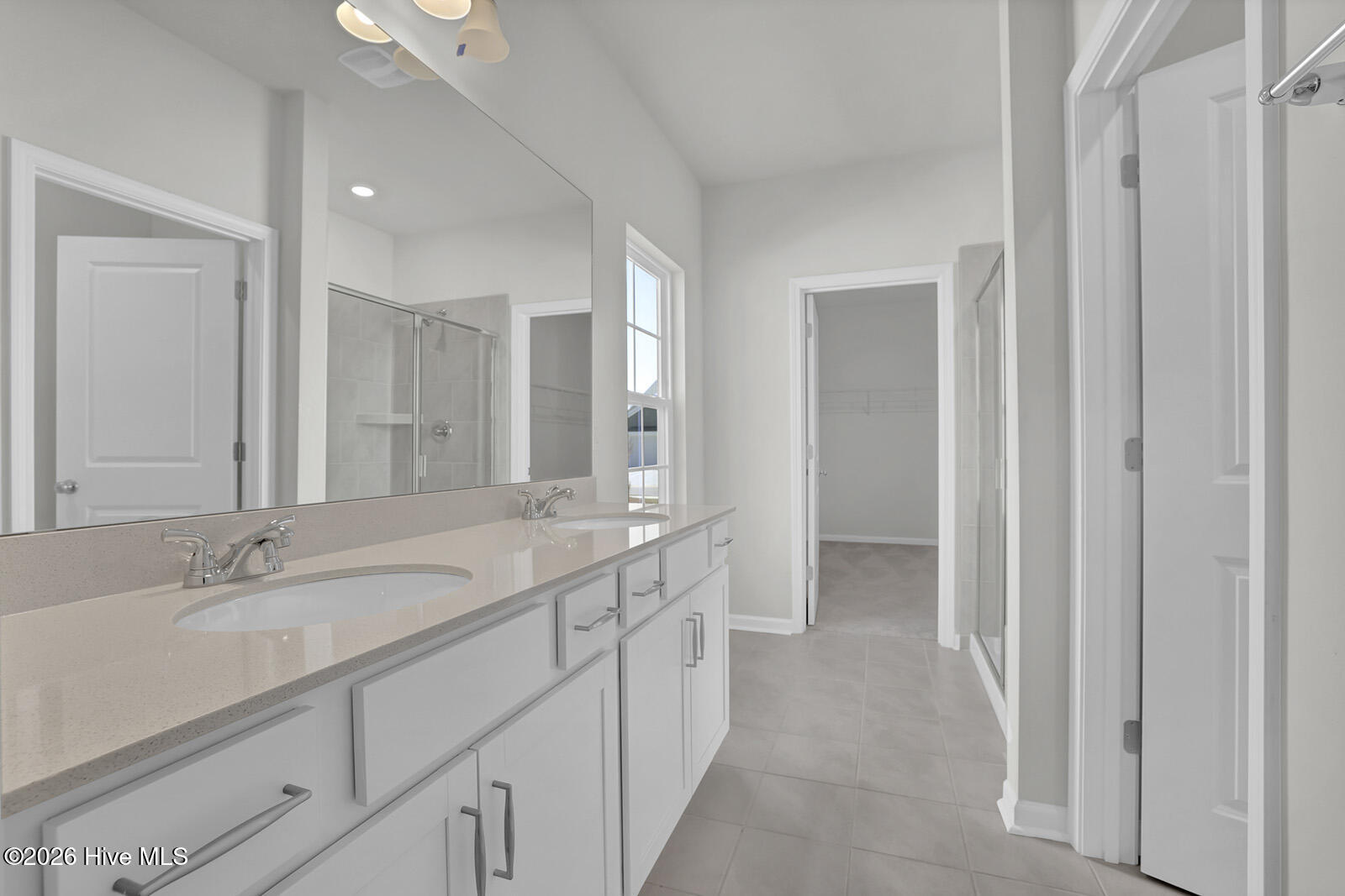 100551087 | Photo 11