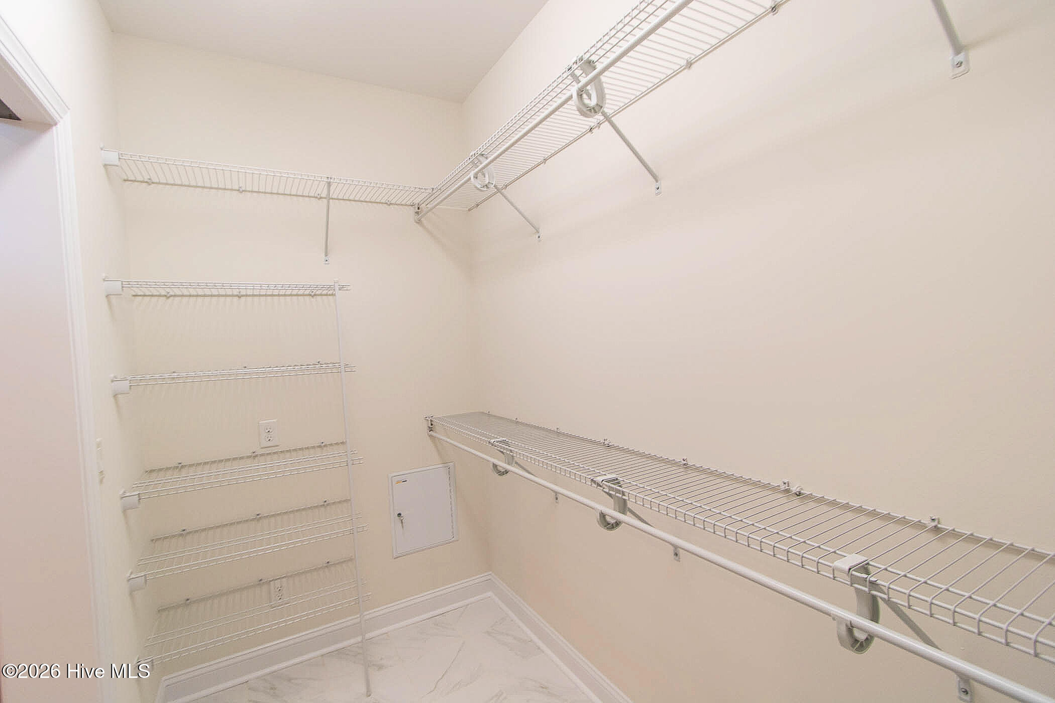 100568588 | Photo 55