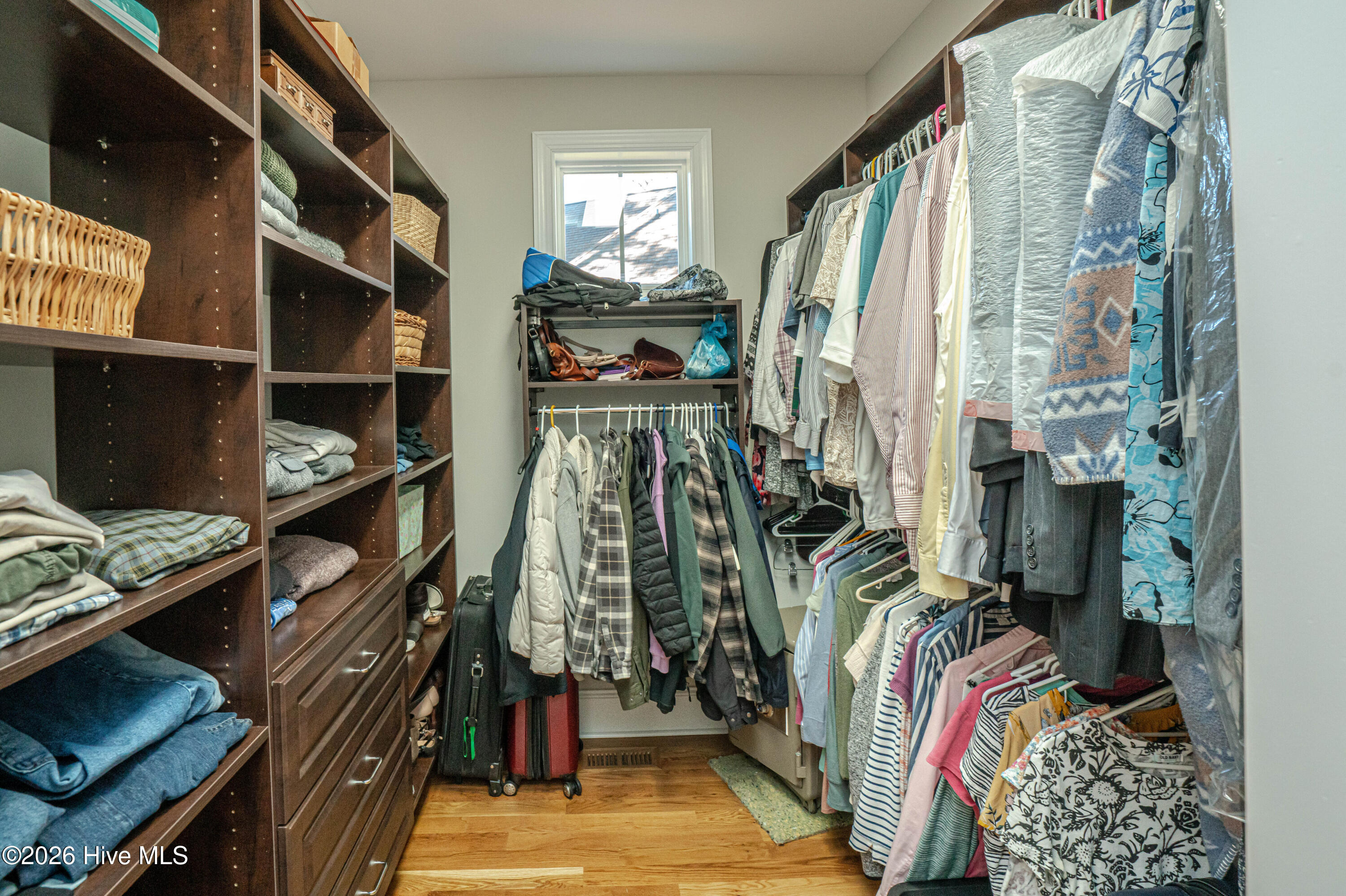 100550389 | Photo 40