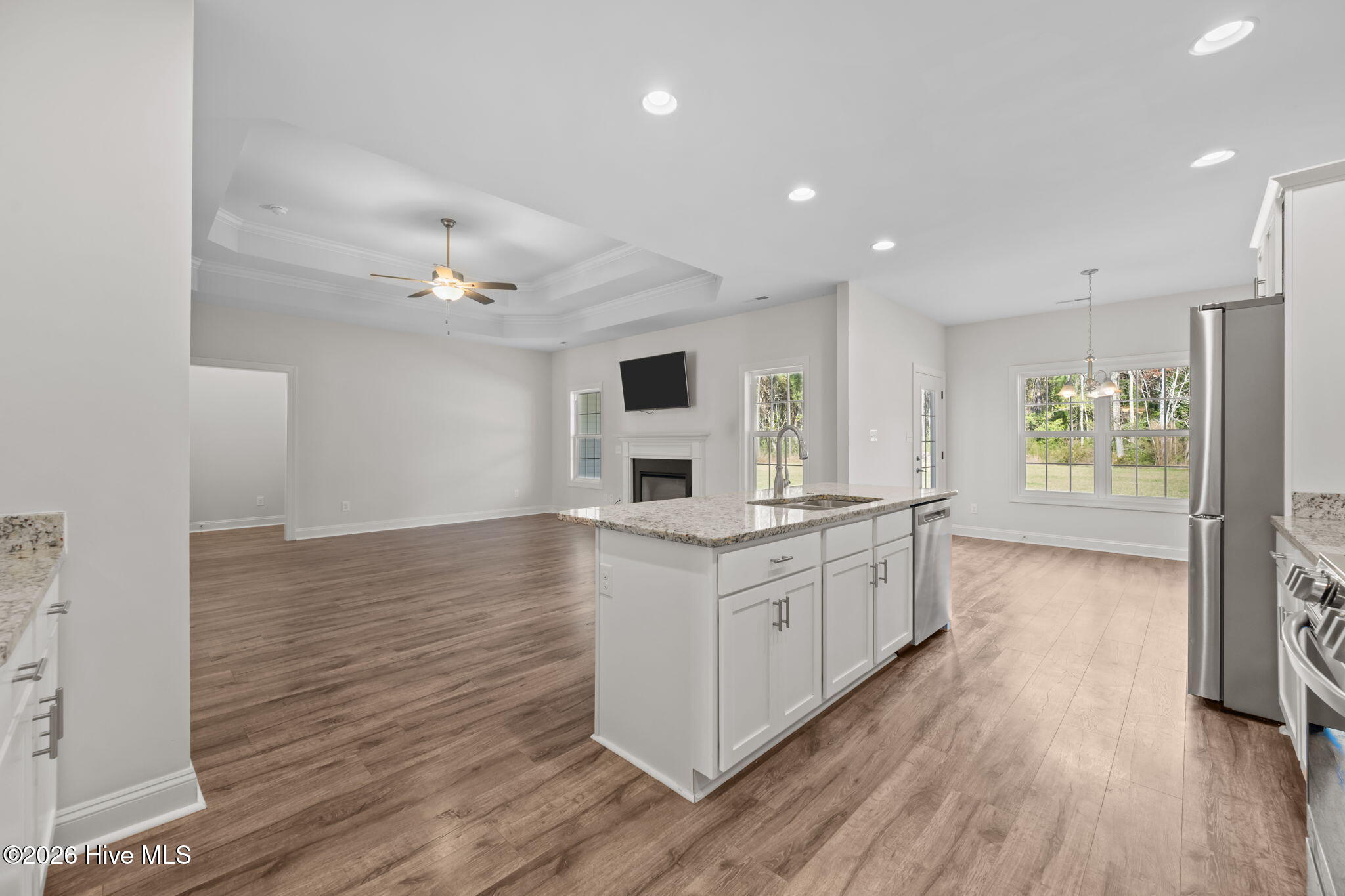 100561720 | Photo 16