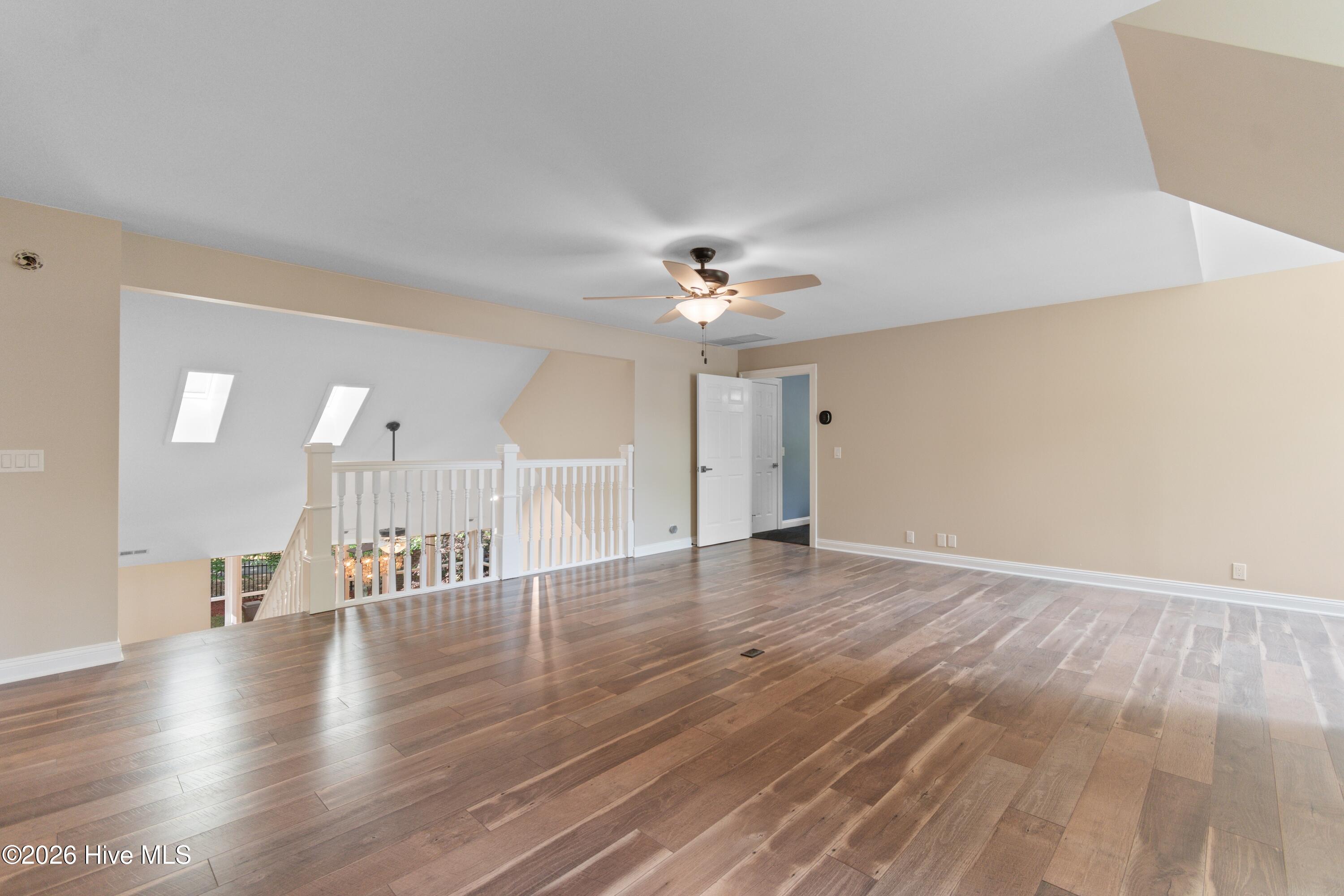 100569260 | Photo 38