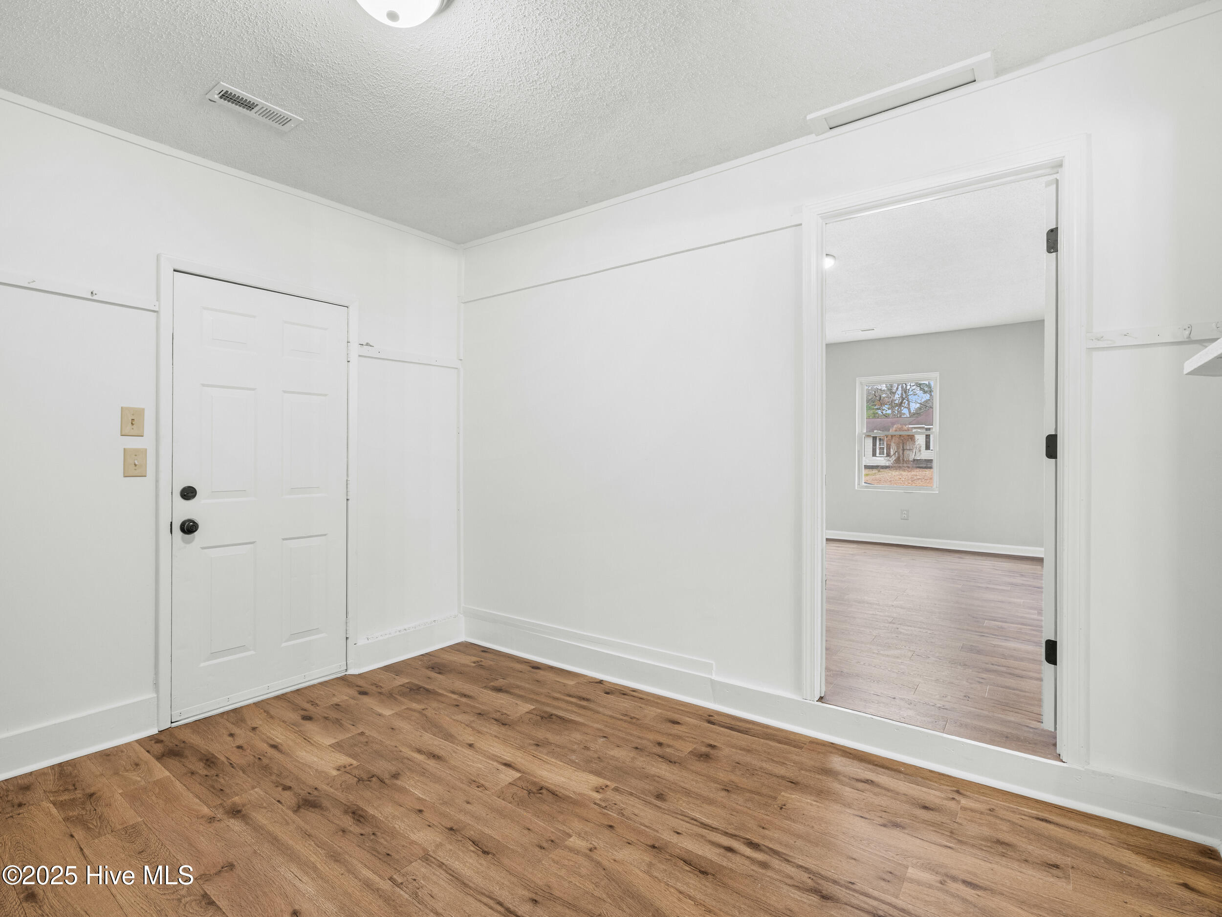 100546009 | Photo 27