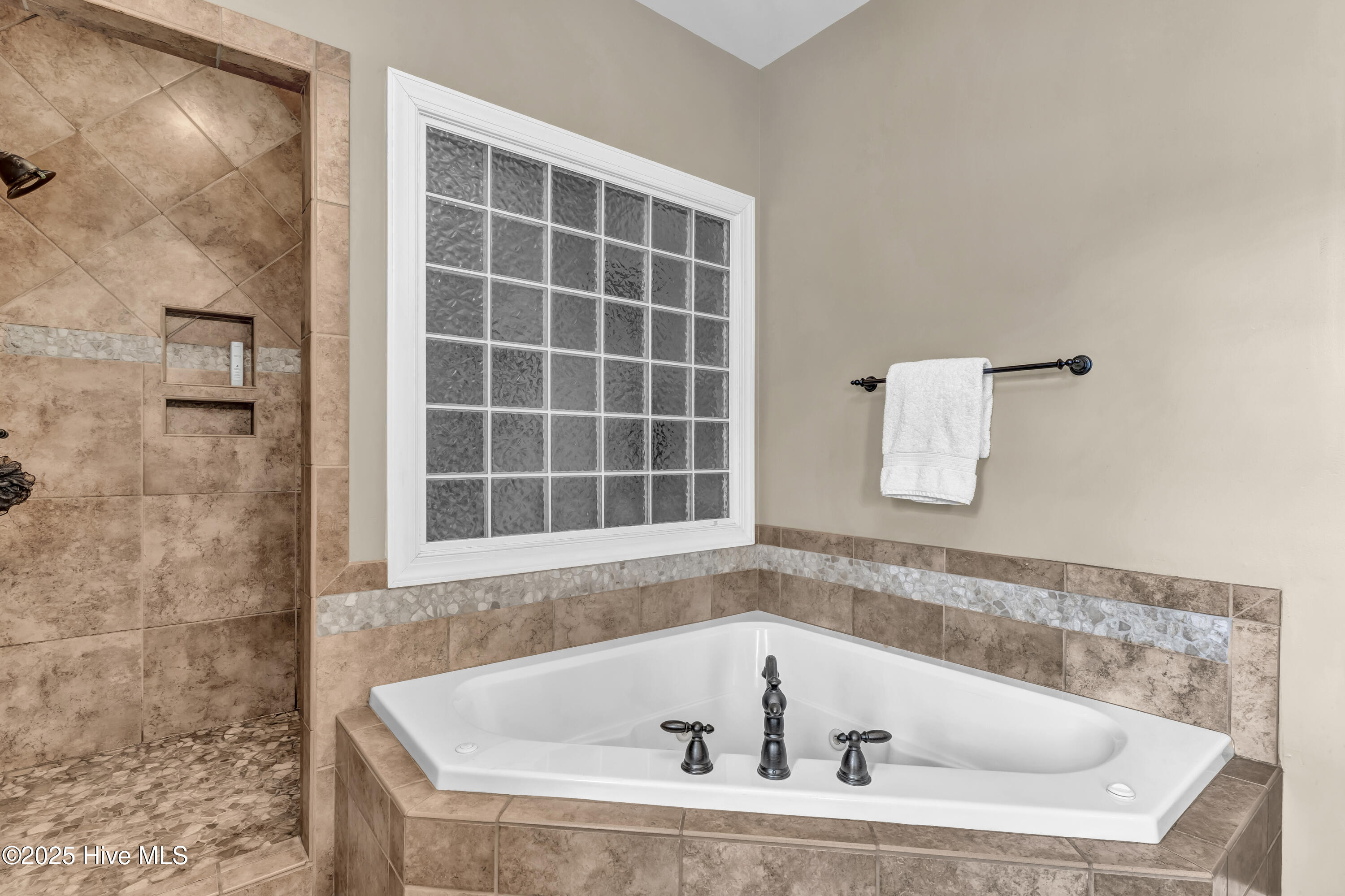 100504337 | Photo 29