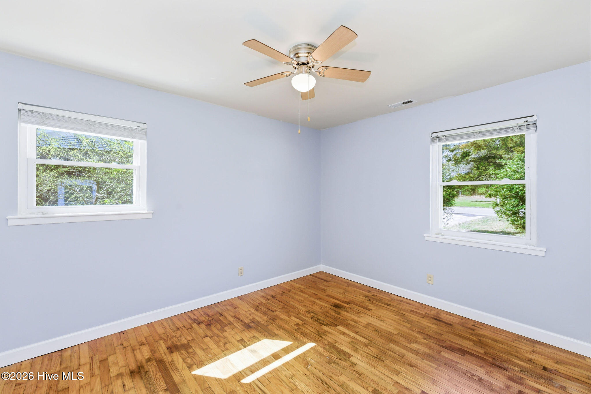 100559976 | Photo 11