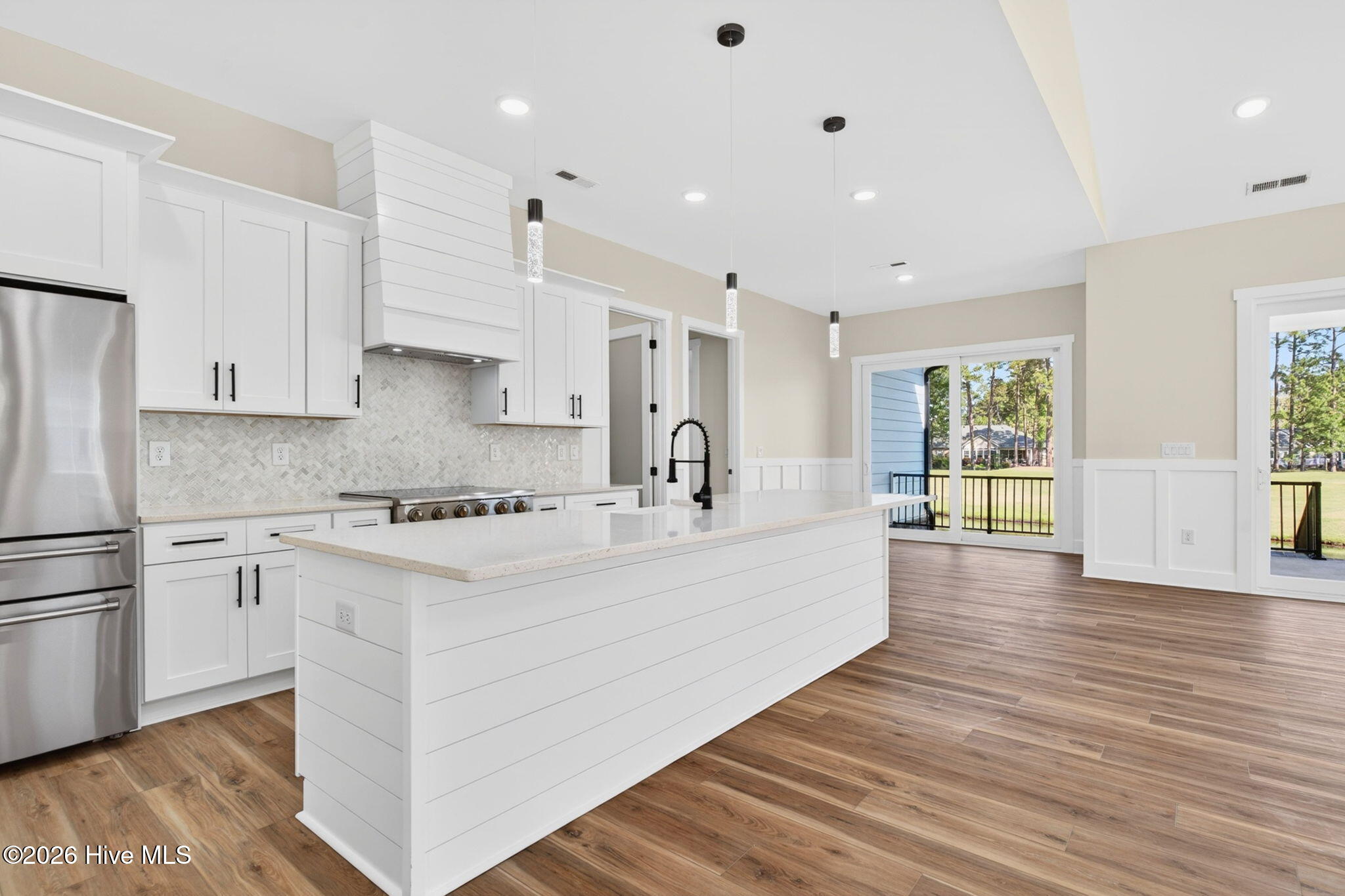 100568512 | Photo 21