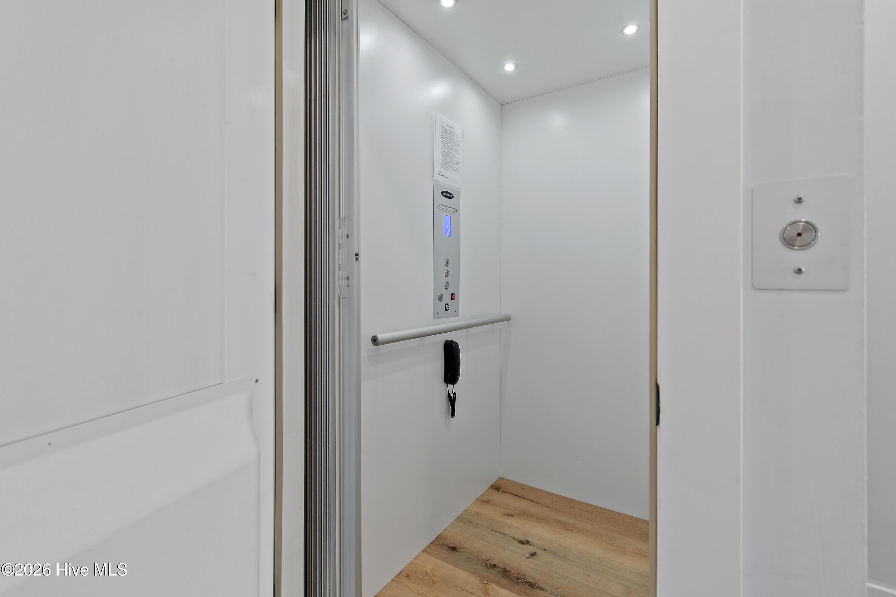 100564147 | Photo 32