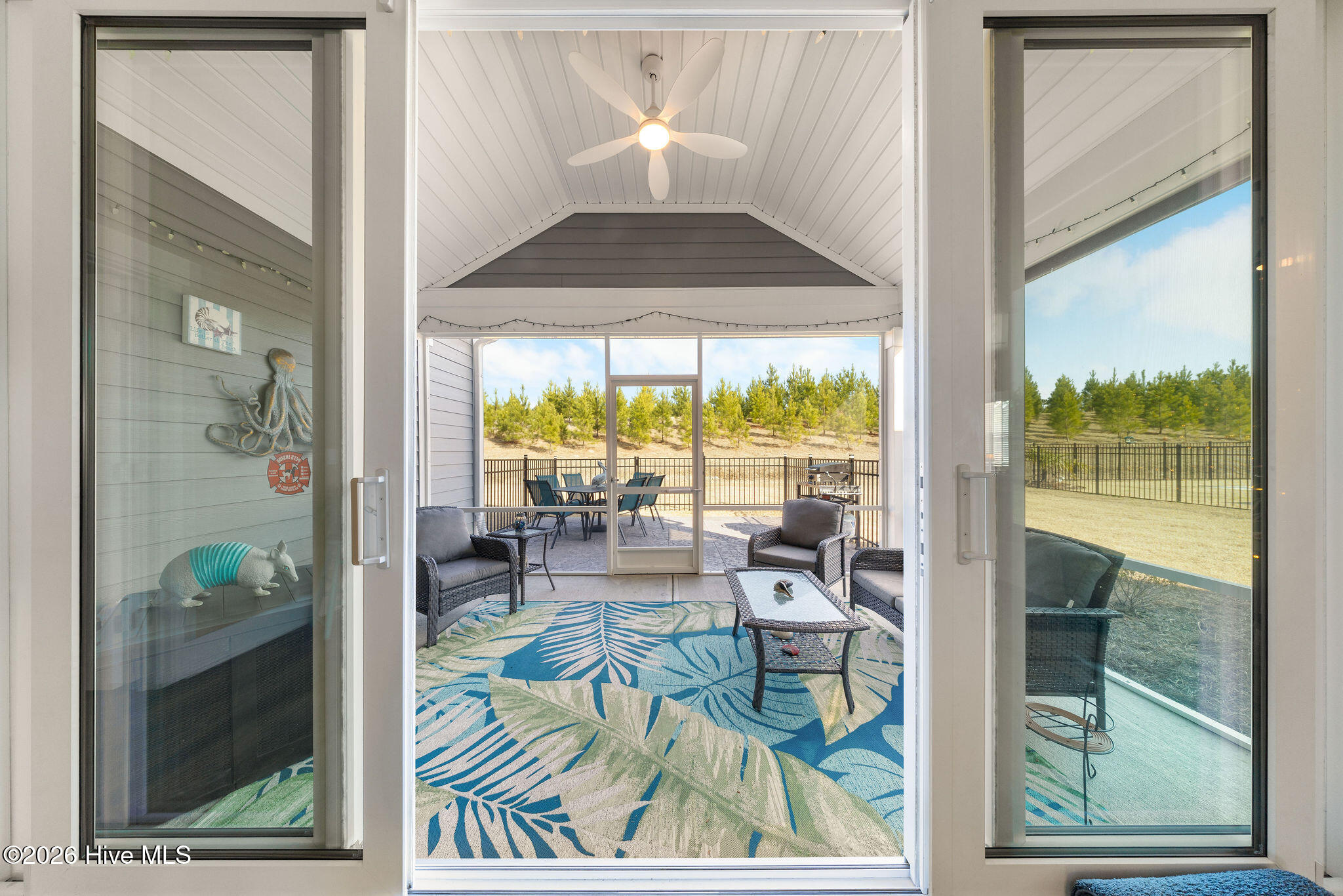 100554003 | Photo 18