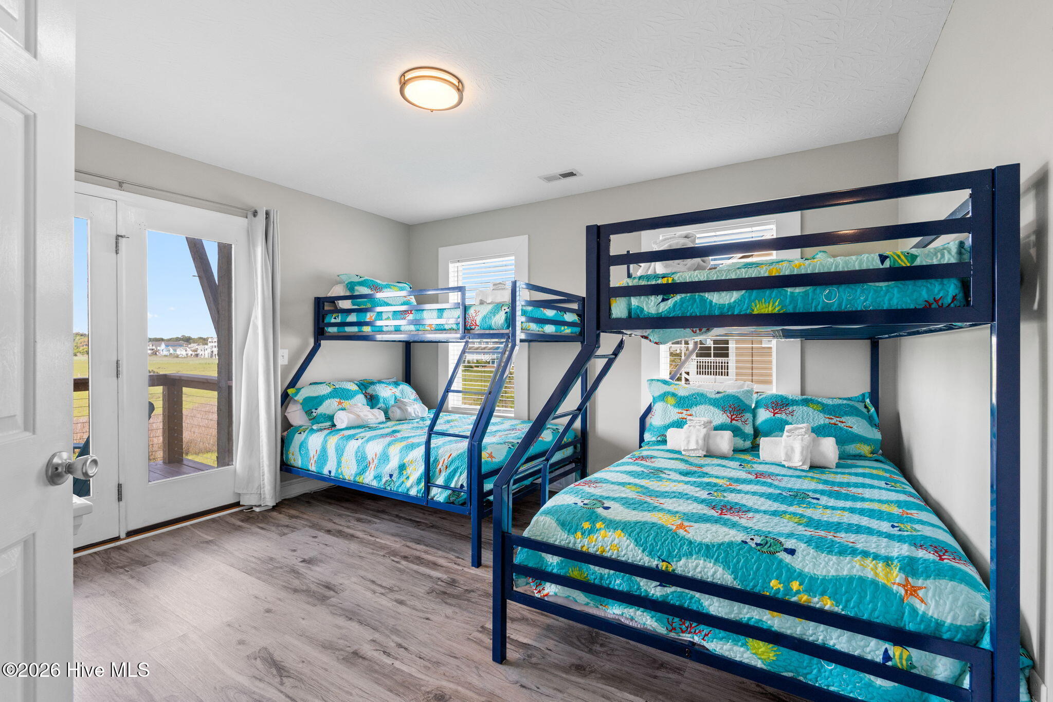 100568458 | Photo 54