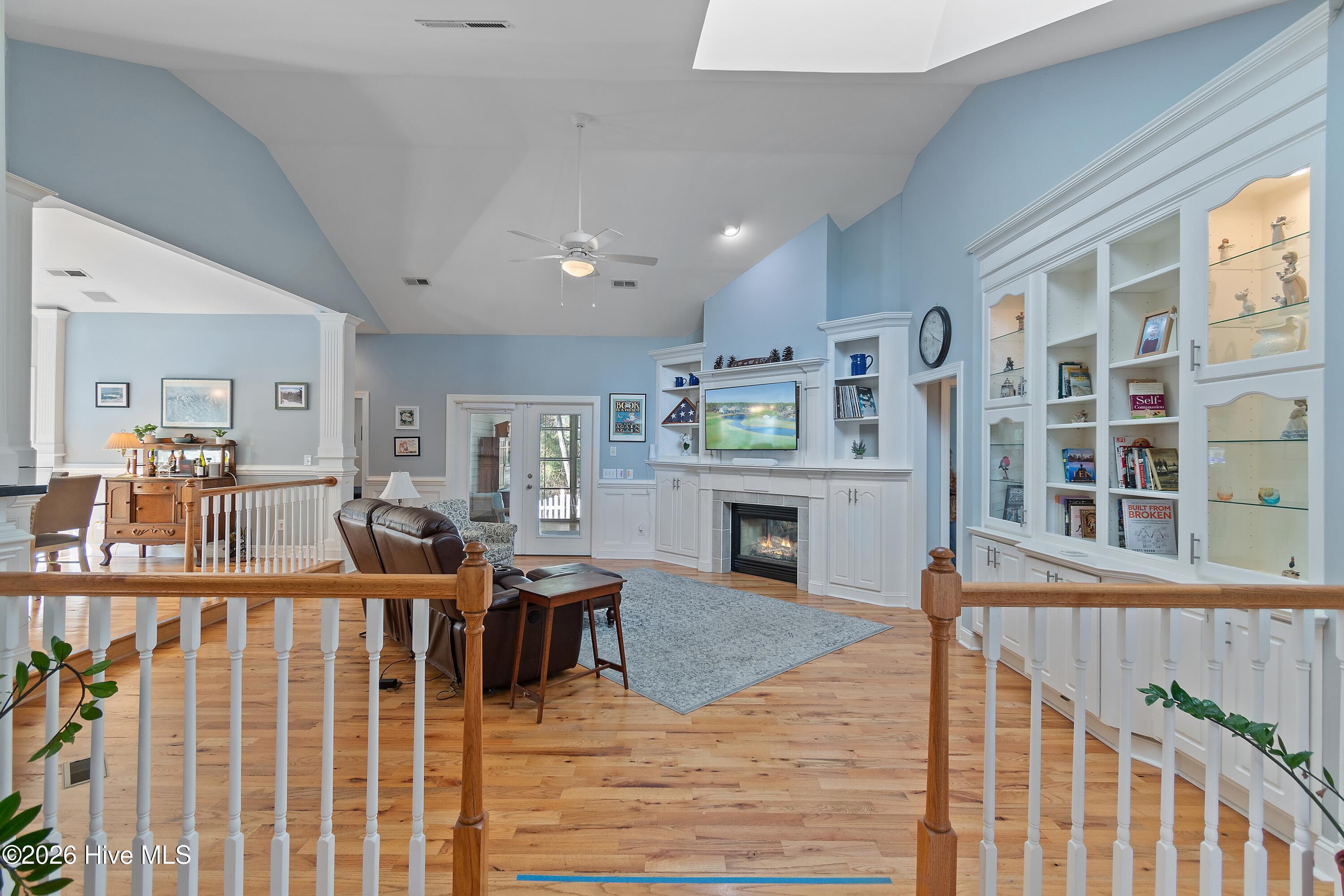 100561490 | Photo 11