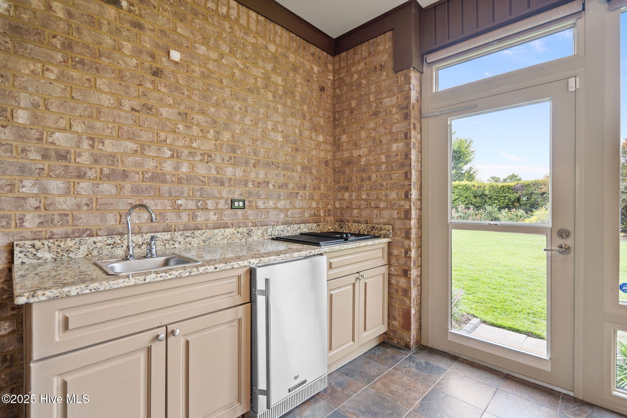 100530735 | Photo 39